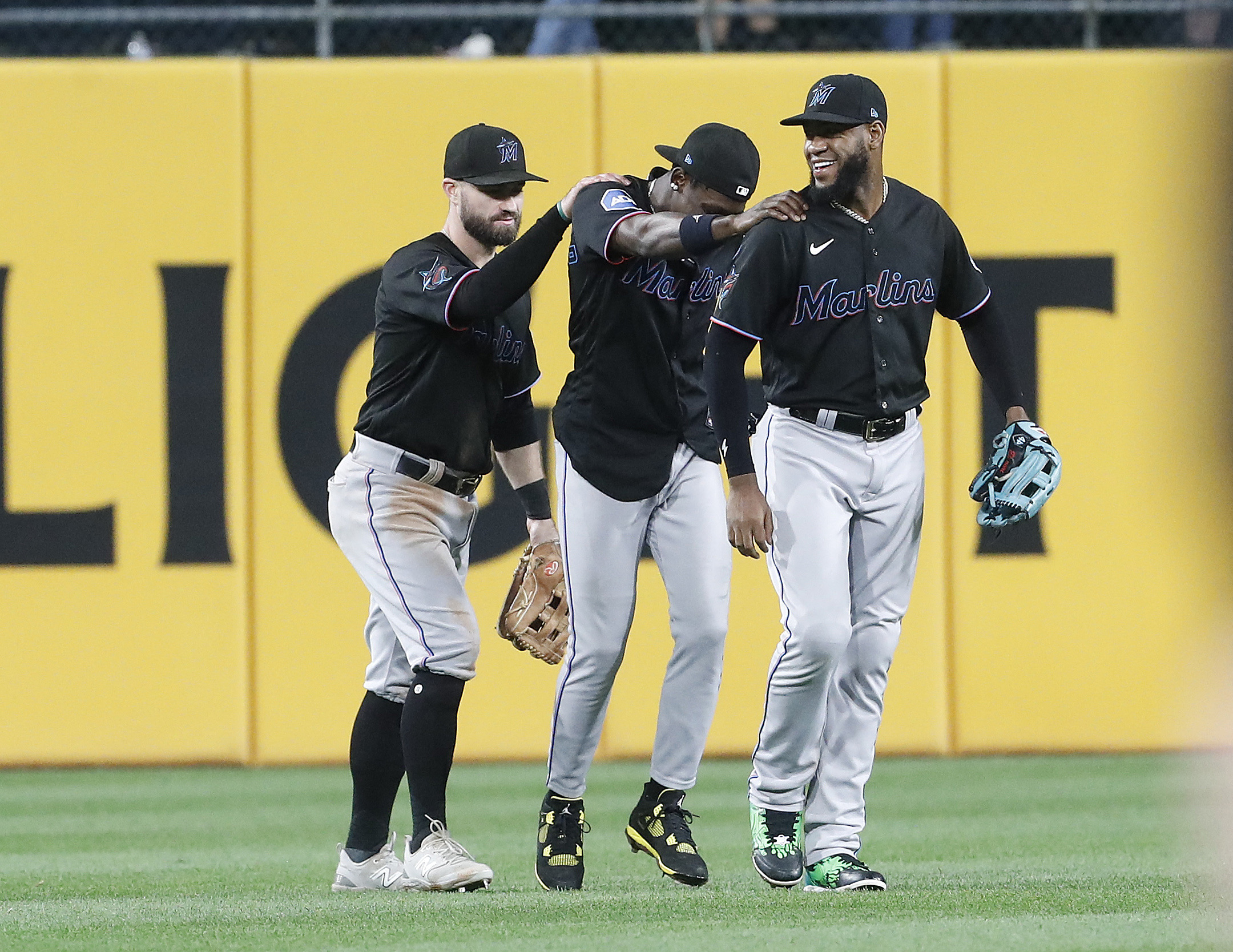 Marlins come back late to top Pirates, Sports