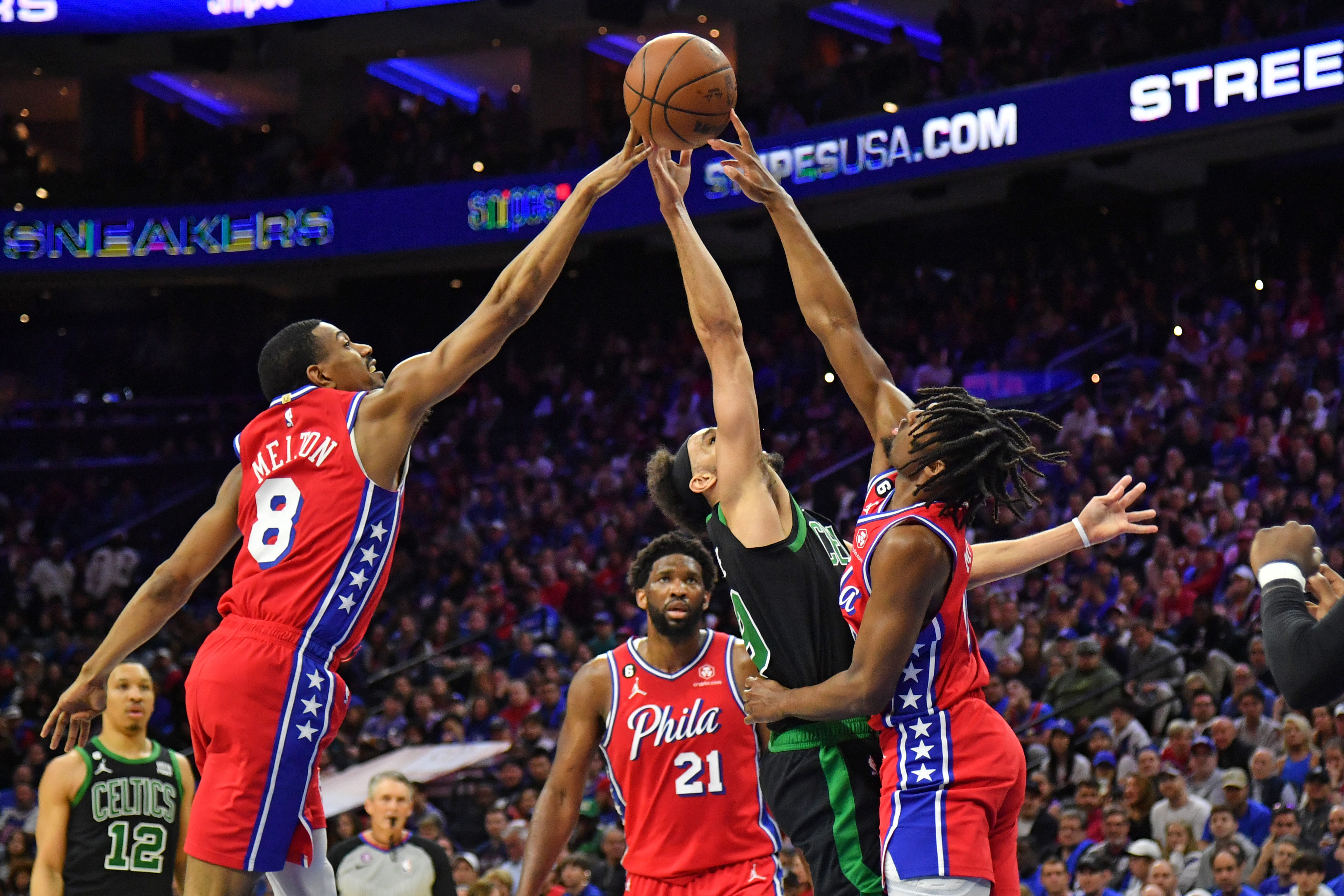 Tatum faz cesta de 3 no fim do jogo e Celtics superam 76ers na NBA