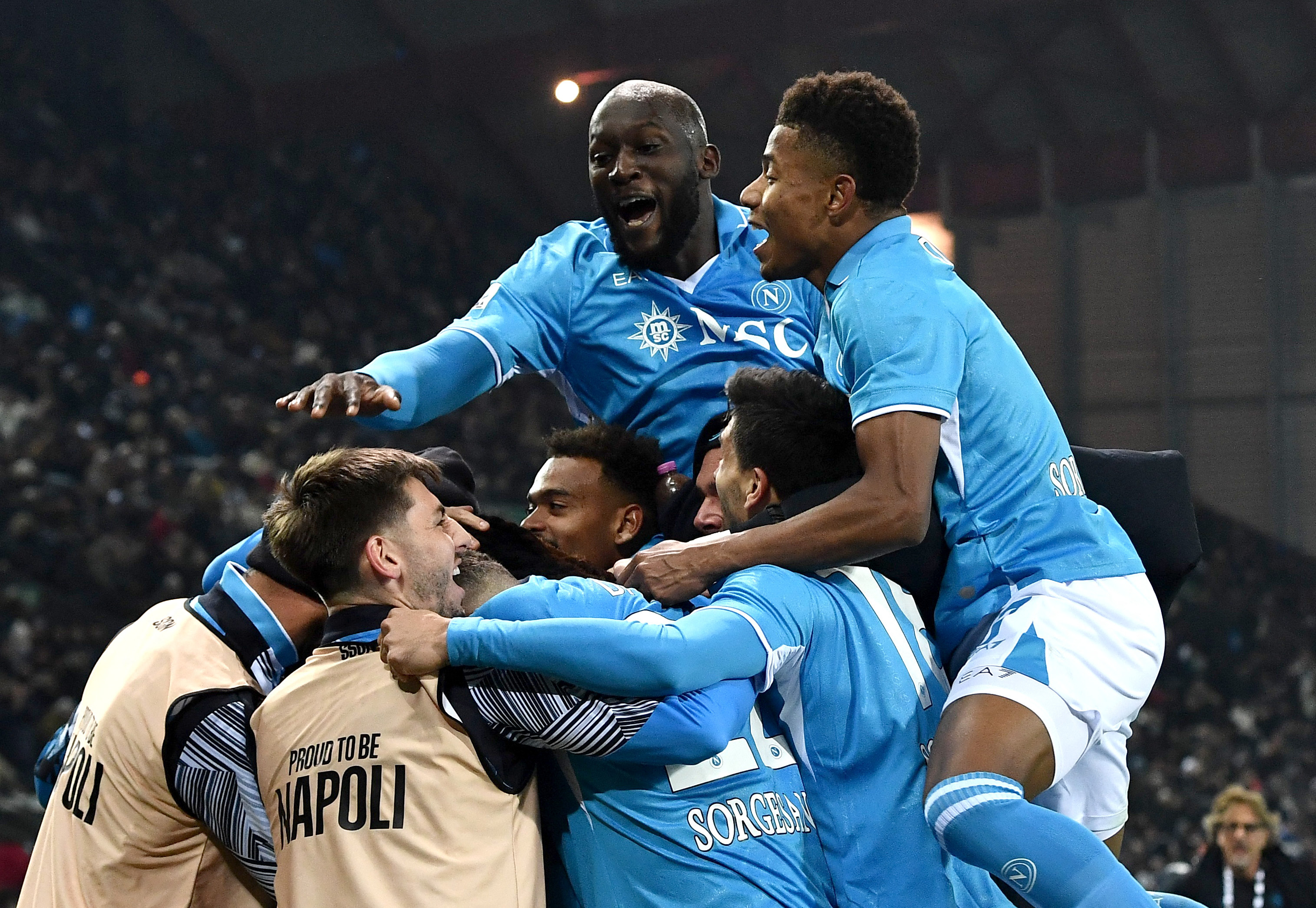 サッカー＝ナポリが逆転勝ち、首位アタランタを勝ち点2差で追走 | ロイター
