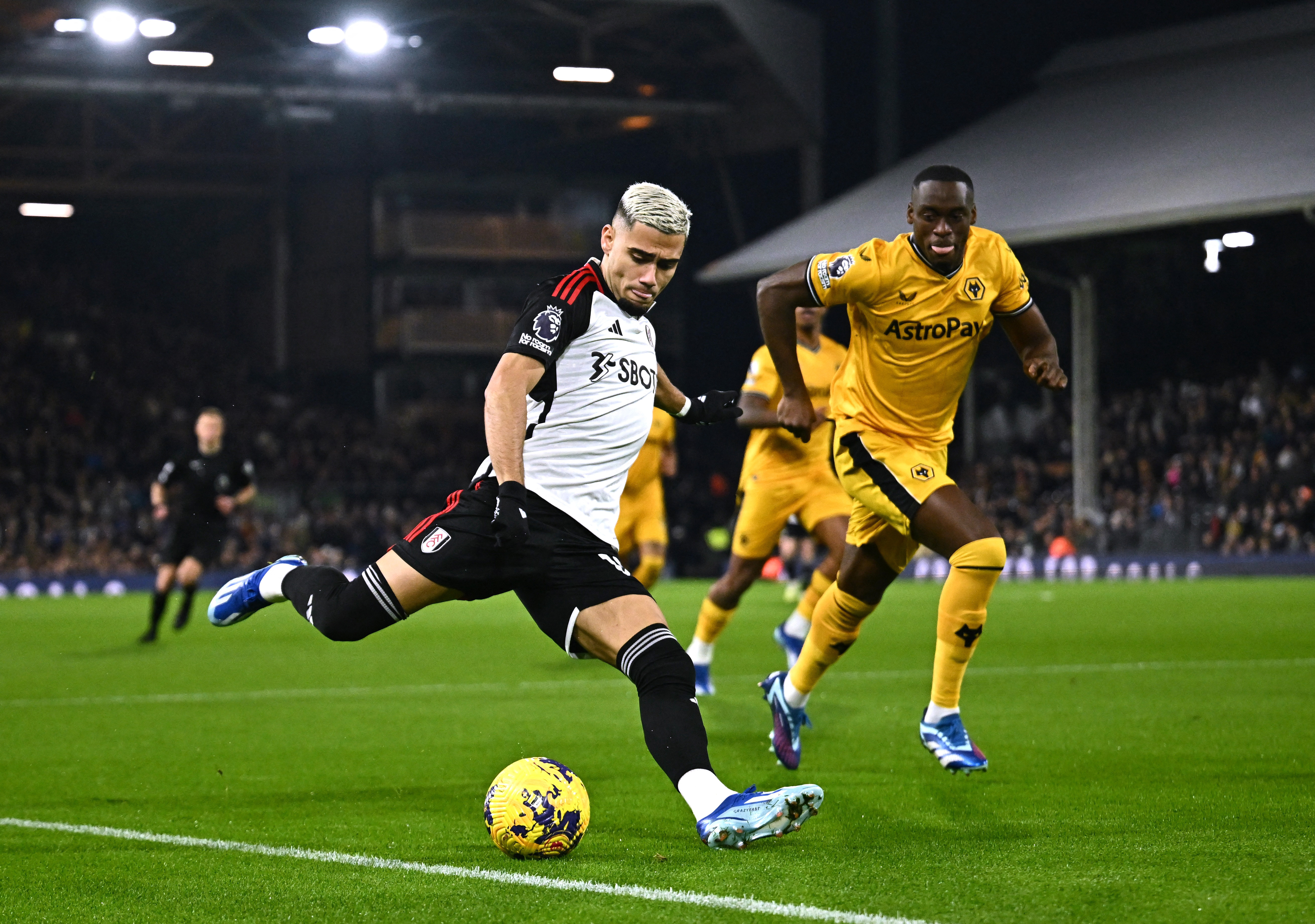 Willian's penalty double earns Fulham 3-2 win over Wolves