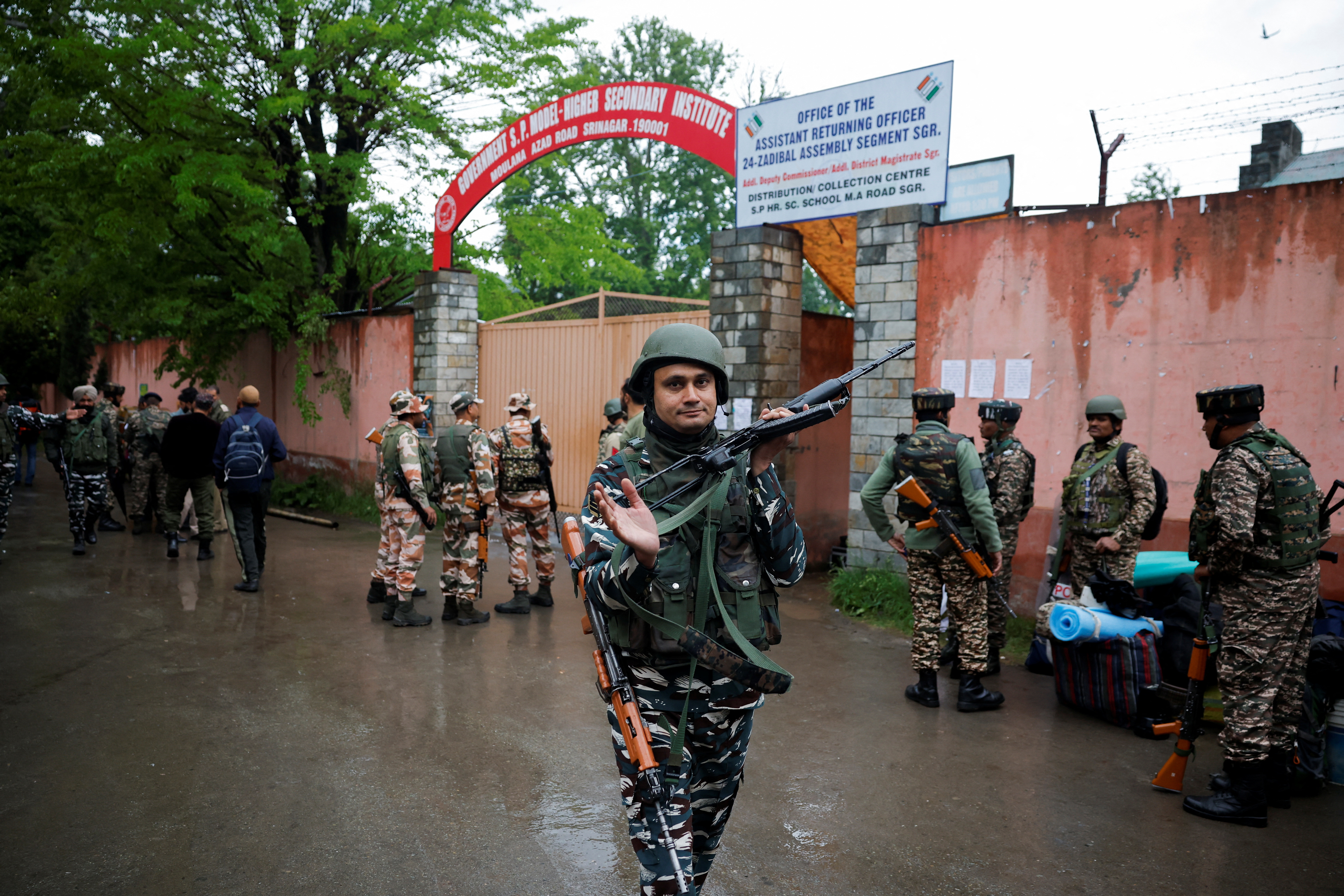 Security personnel stand guard outisde a distribution centre ahead of the fourth phase of the general elections in Srinagar