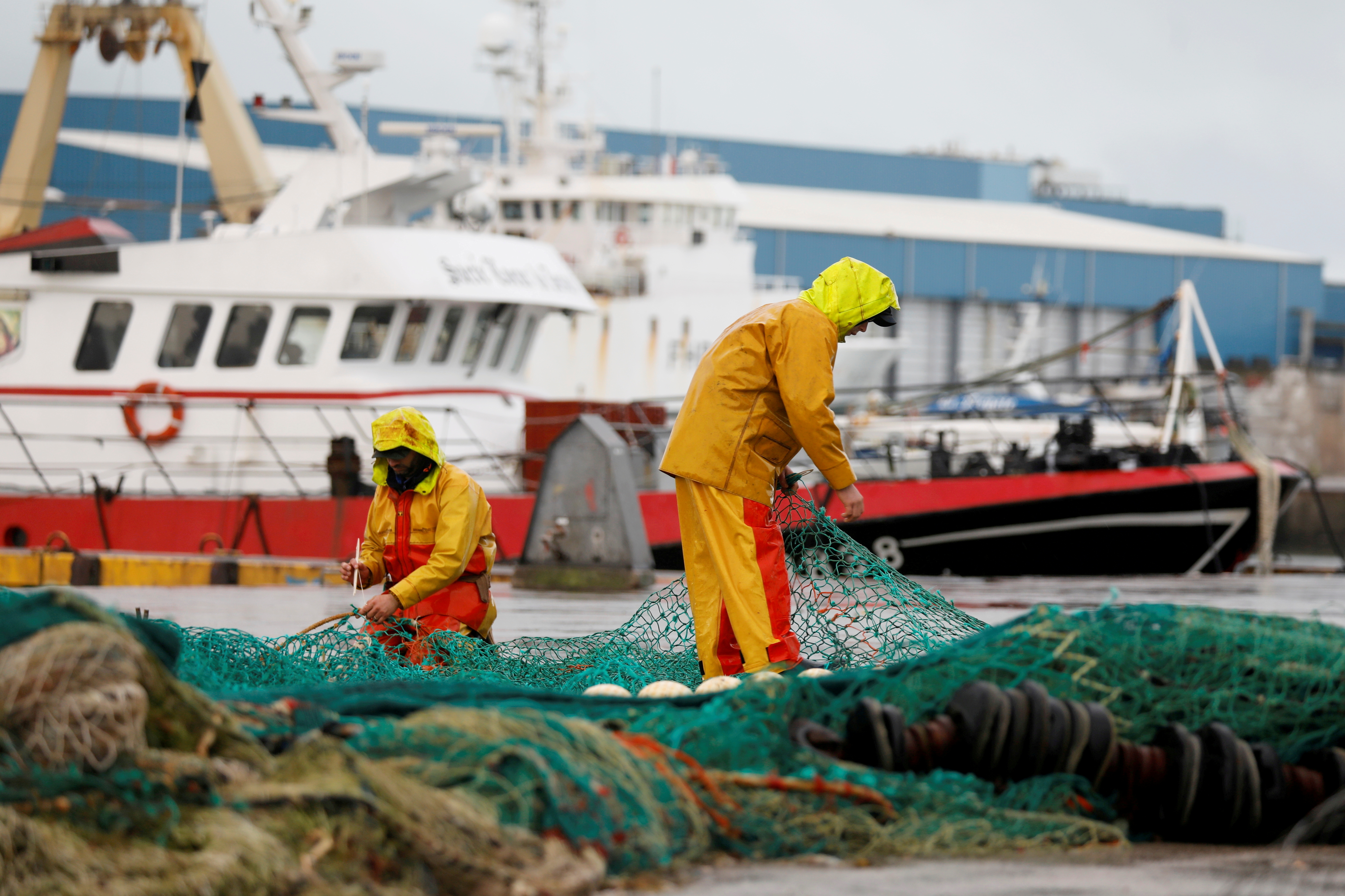 French fishermen repair their nets at Boulogne-sur-Mer, northern France, December 28, 2020. Picture taken December 28, 2020.  REUTERS/Charles Platiau/File Photo