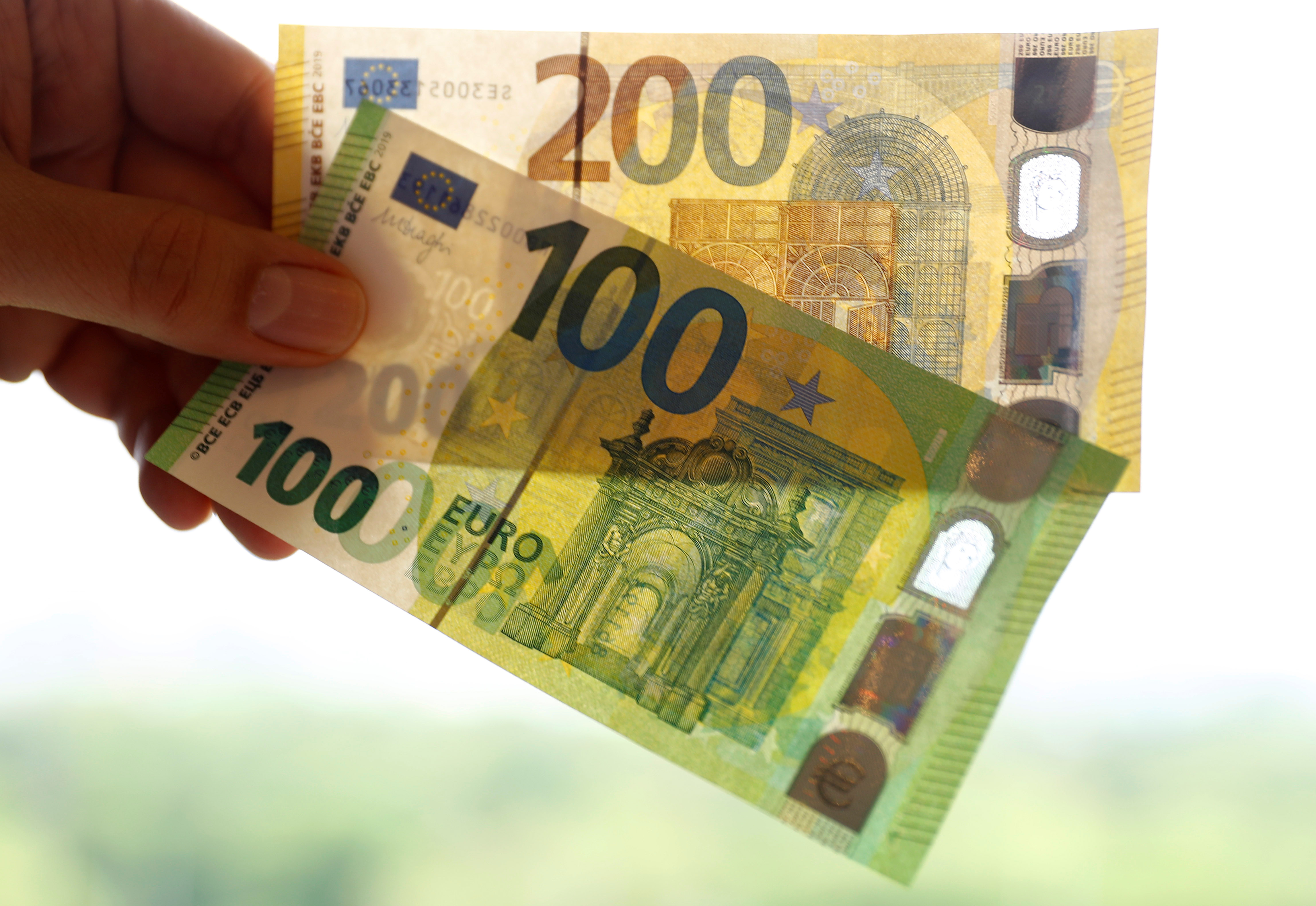 The new 100 and 200 Euro banknotes are presented at the headquarters of Germany's Federal reserve Bundesbank in Frankfurt