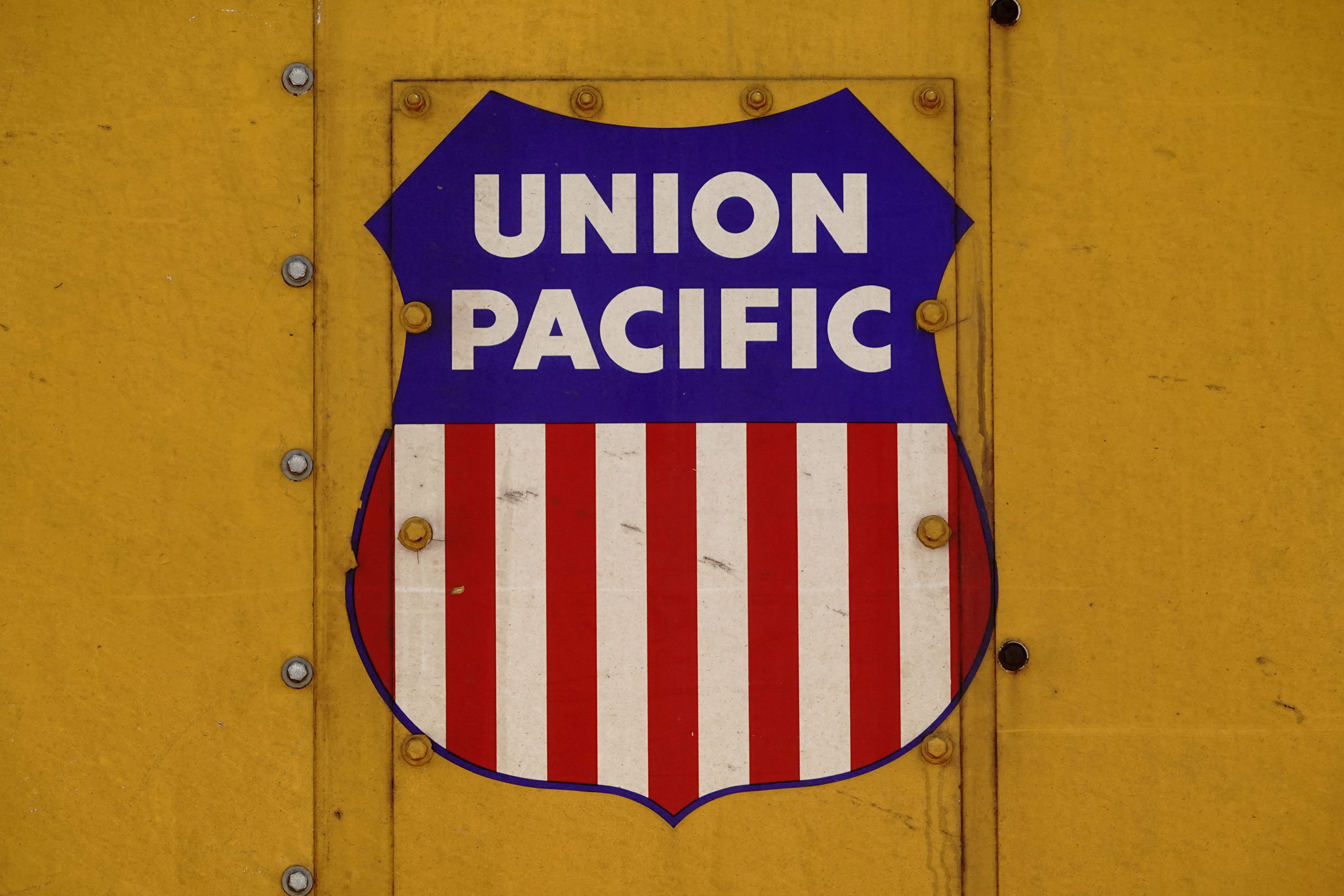 Deadline for railroads to reach tentative deals with unions