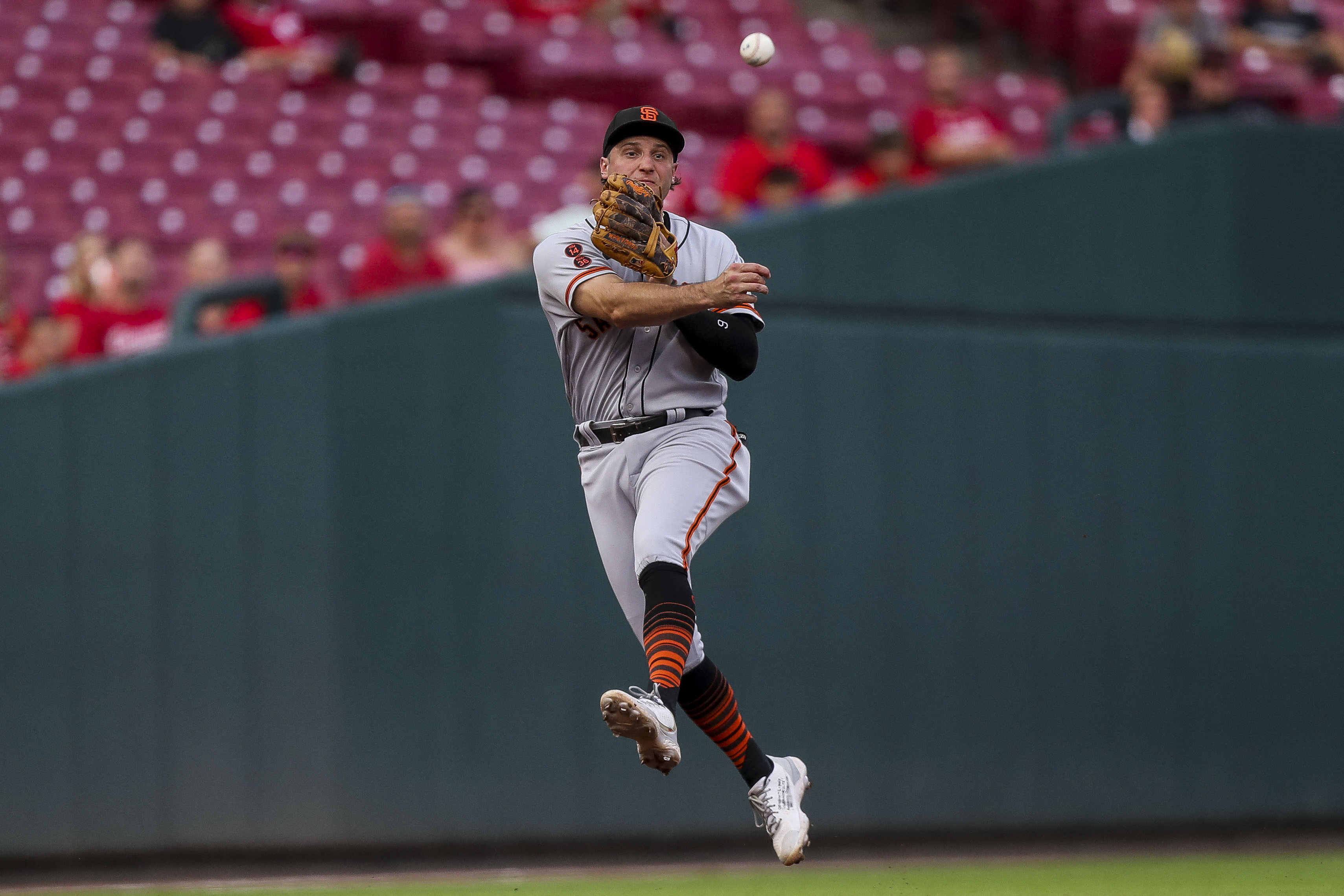 Giants-Reds suspended with game tied in 8th