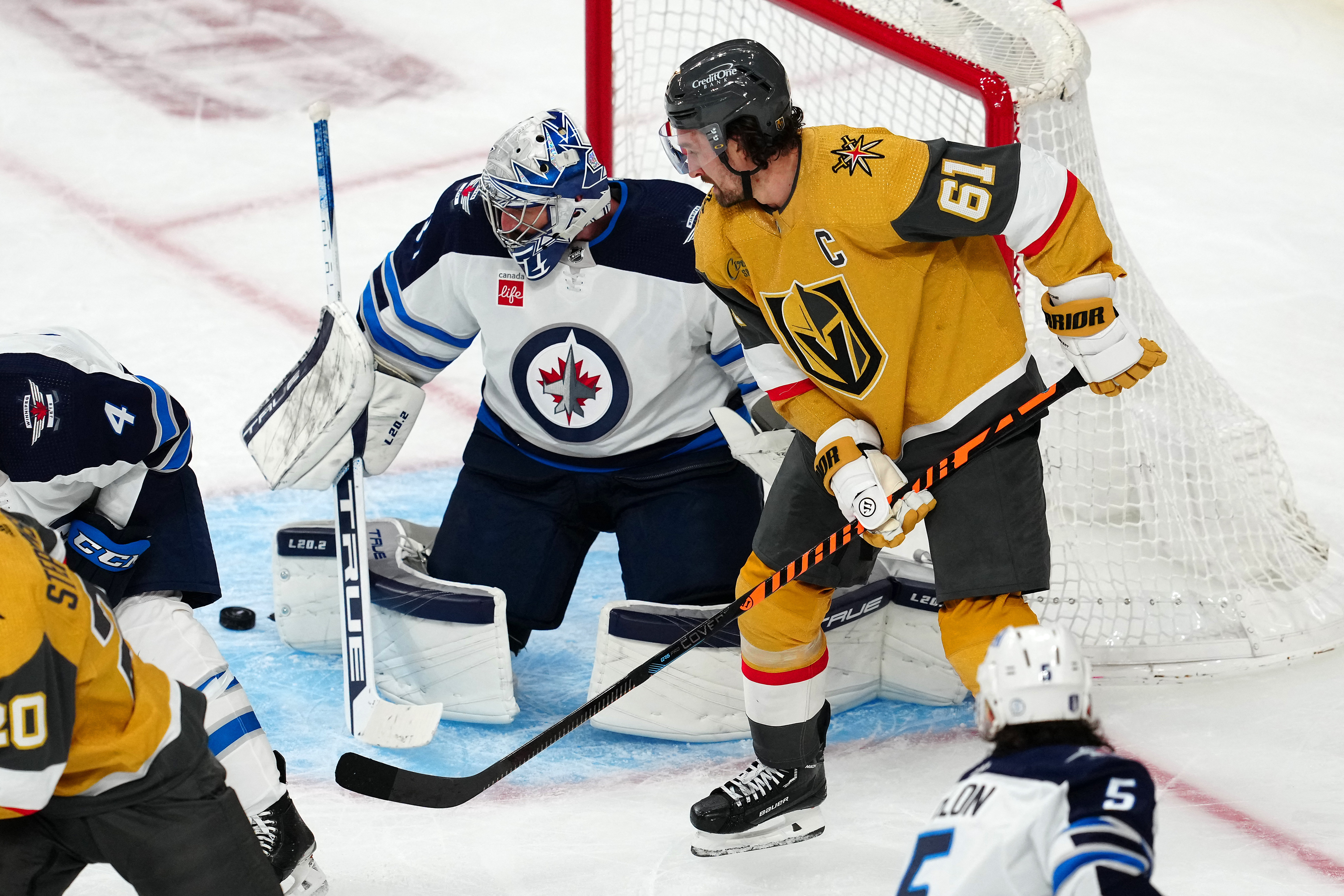 Jets blow out Golden Knights in series opener