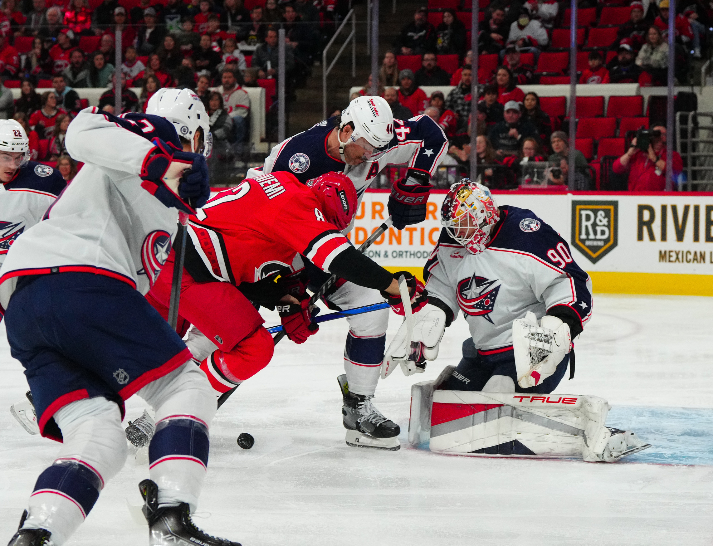 Hurricanes' Furious Rally Beats Blue Jackets | Reuters