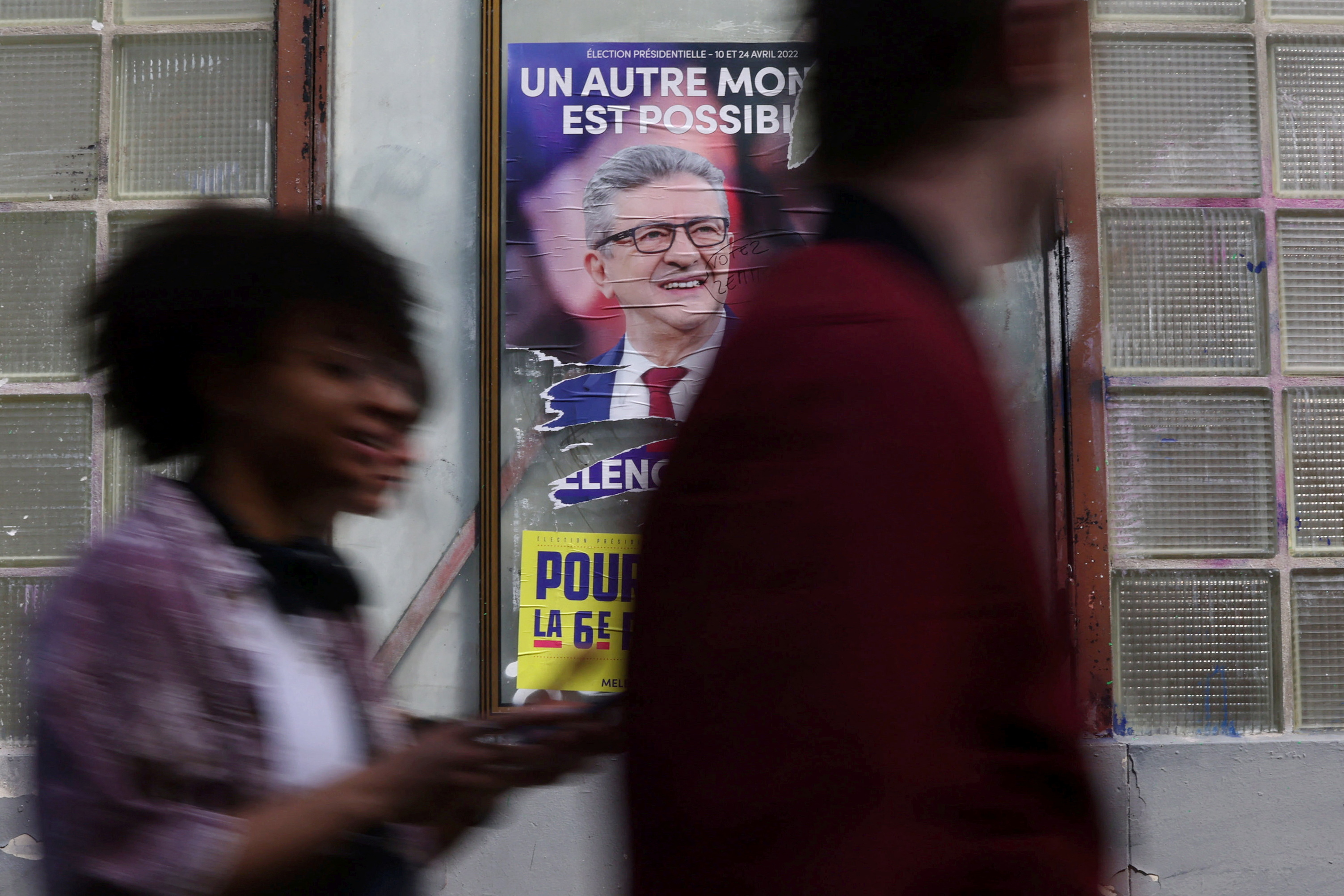 Paris suburb feels little love for either presidential candidate | Reuters