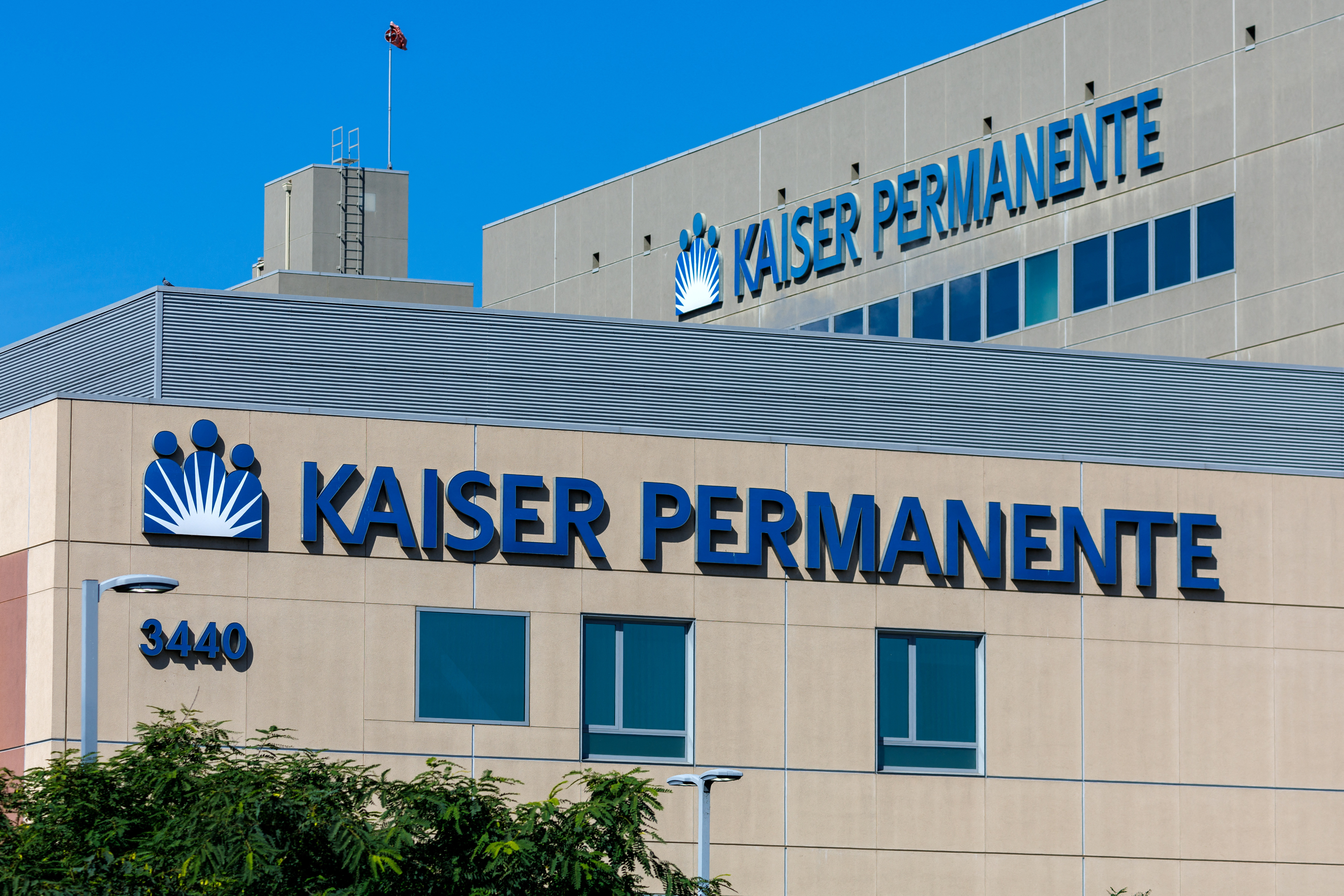 Kaiser Permanente braces for possible strike