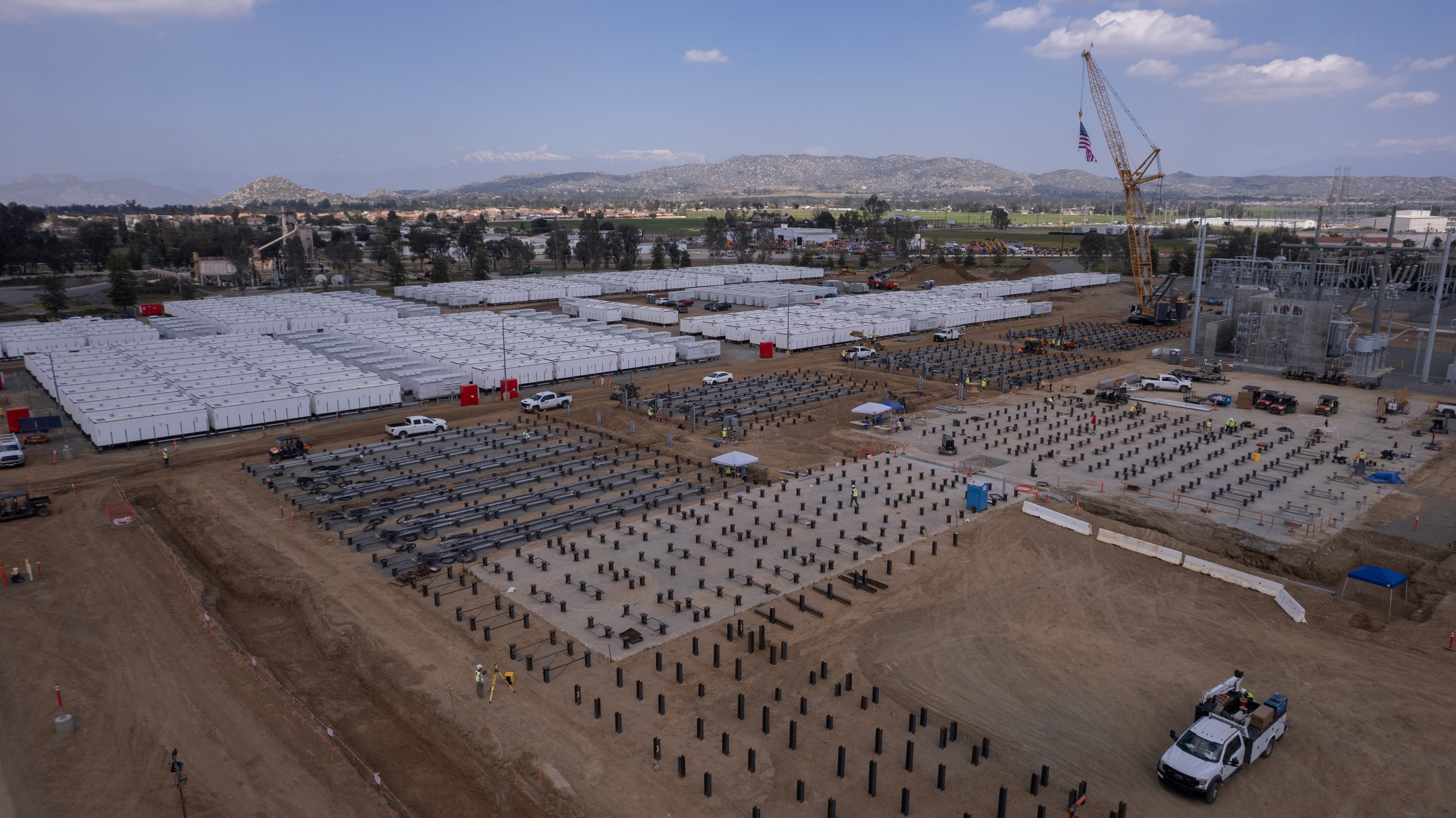 California battery plant is among world's largest as power storage booms |  Reuters