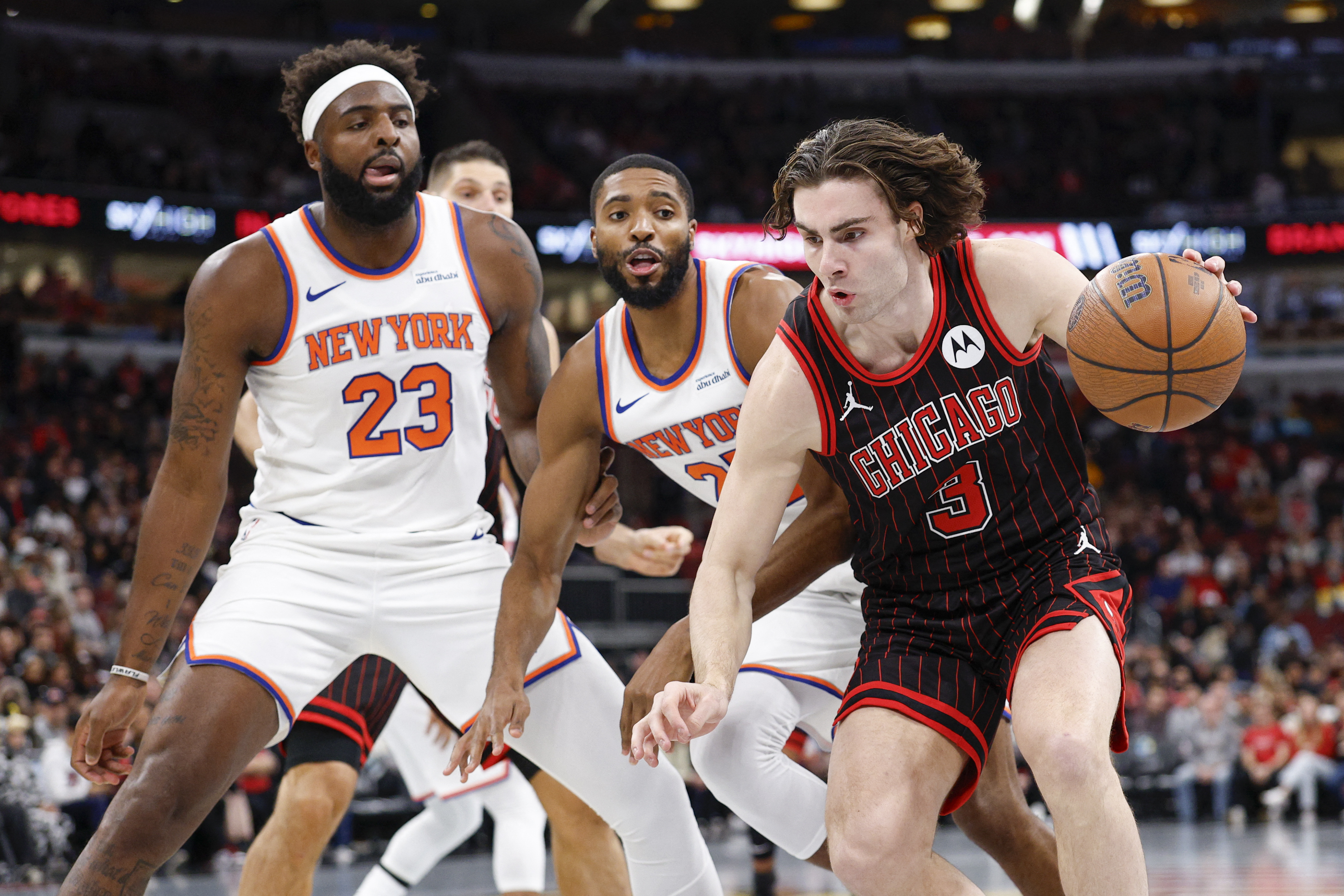 Josh Giddey's career night keeps Bulls unbeaten vs. Knicks | Reuters