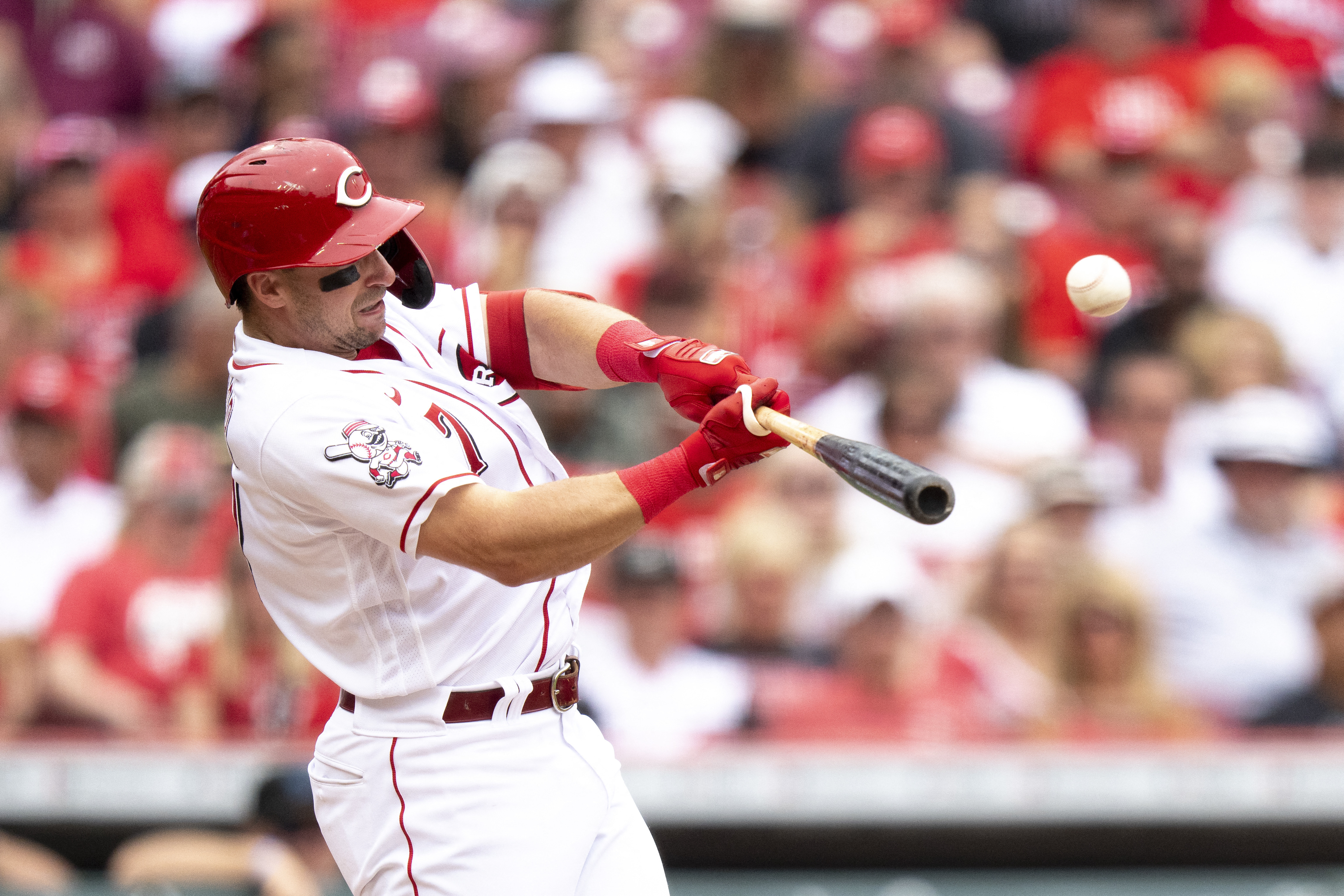 Marlins club three HRs to rally past Reds, 5-4