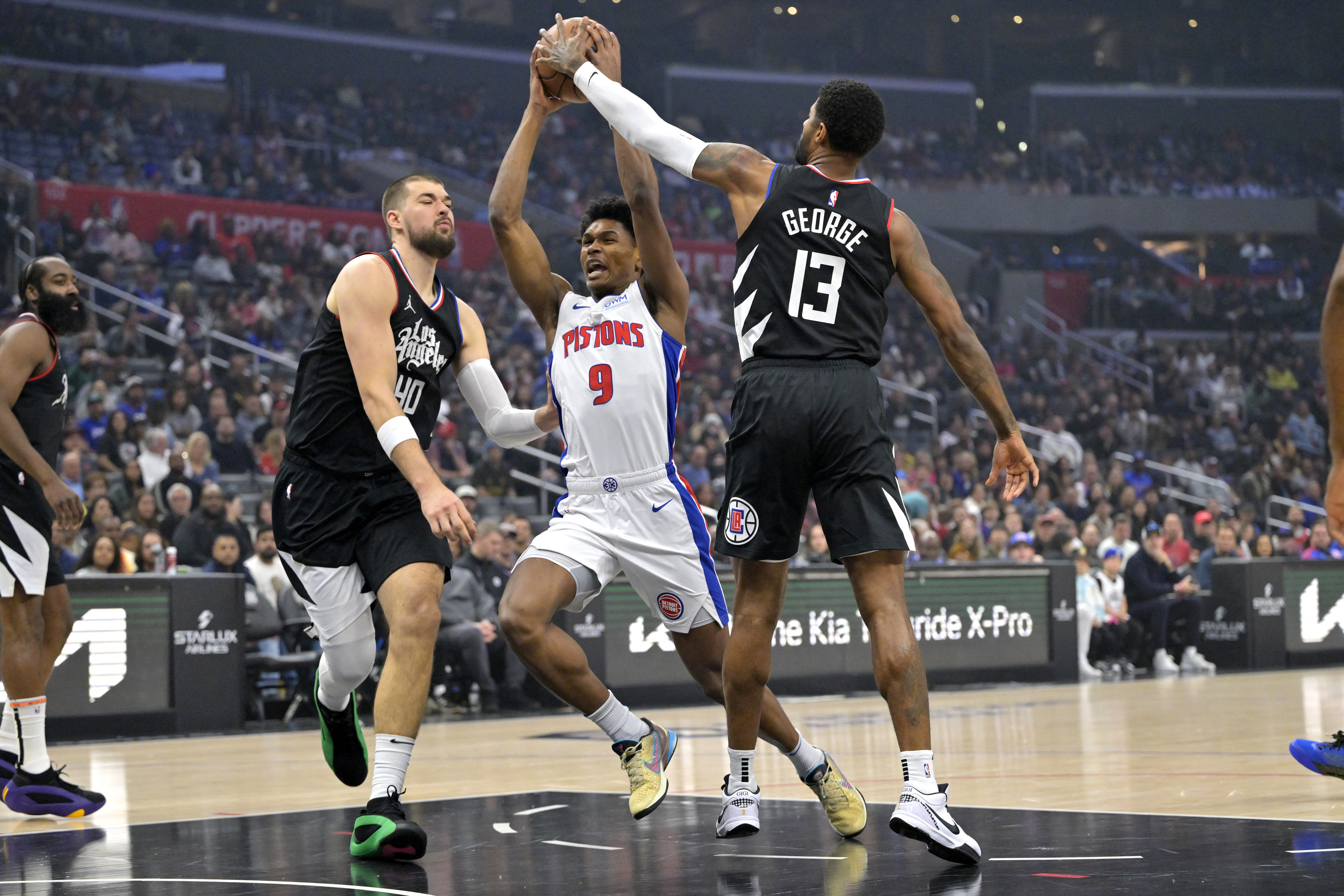 Fourth-quarter rally vaults Clippers over Pistons | Reuters