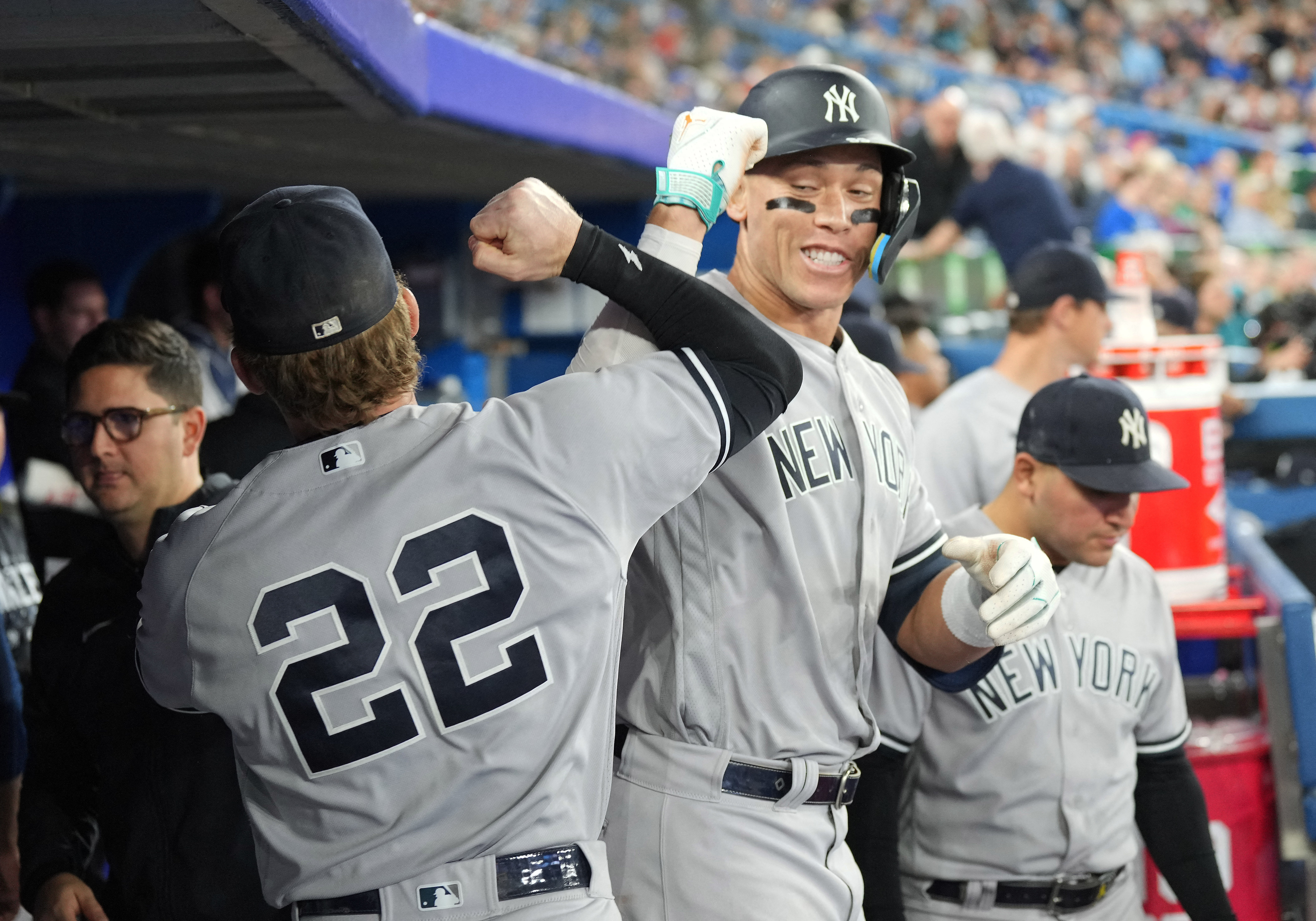 Yankees, Gleyber Torres dare fan to follow through on bowl cut bet after  homer