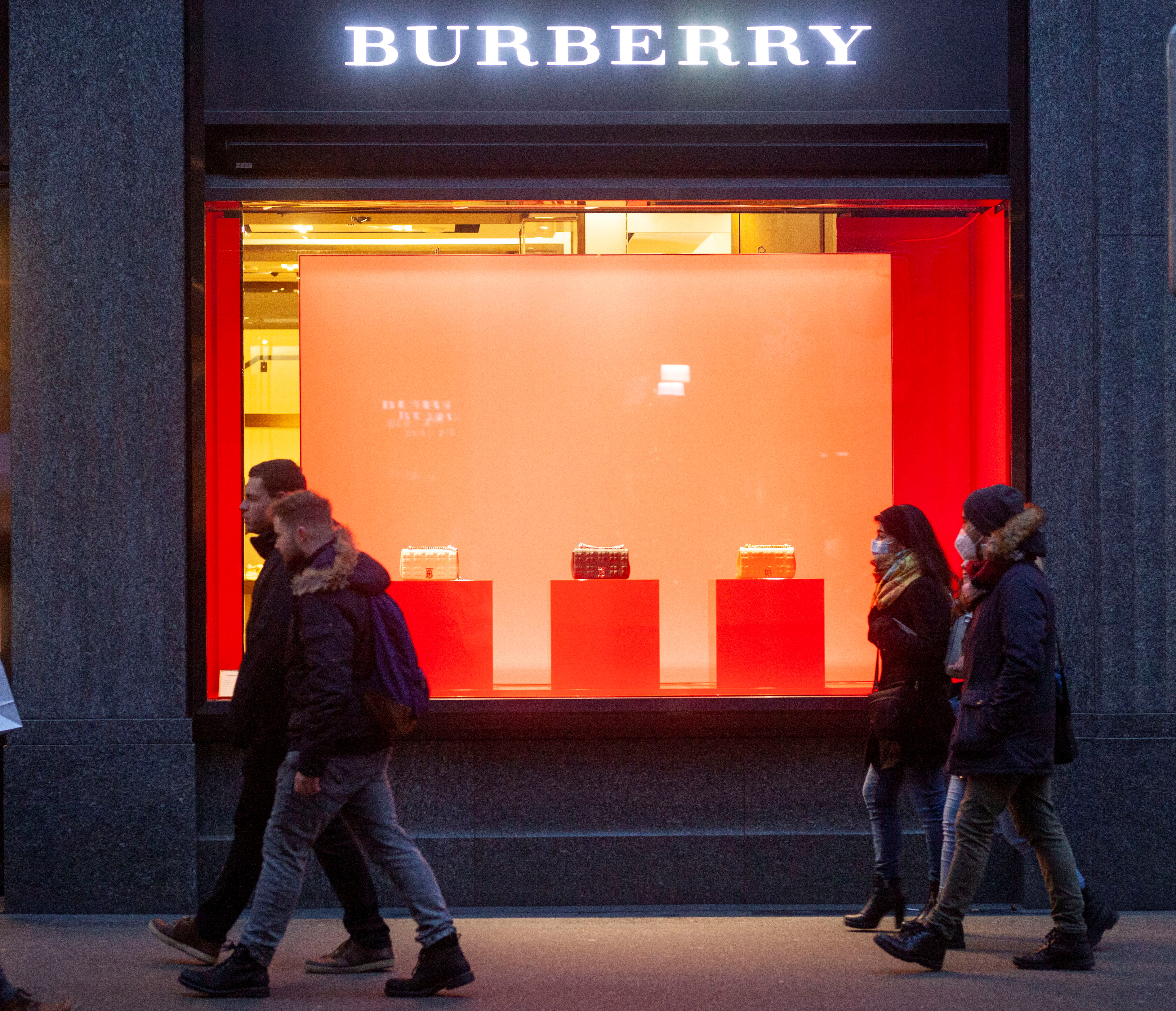 Op de kop van zoogdier premie Burberry bullish on profit as outerwear and leather goods sales soar |  Reuters