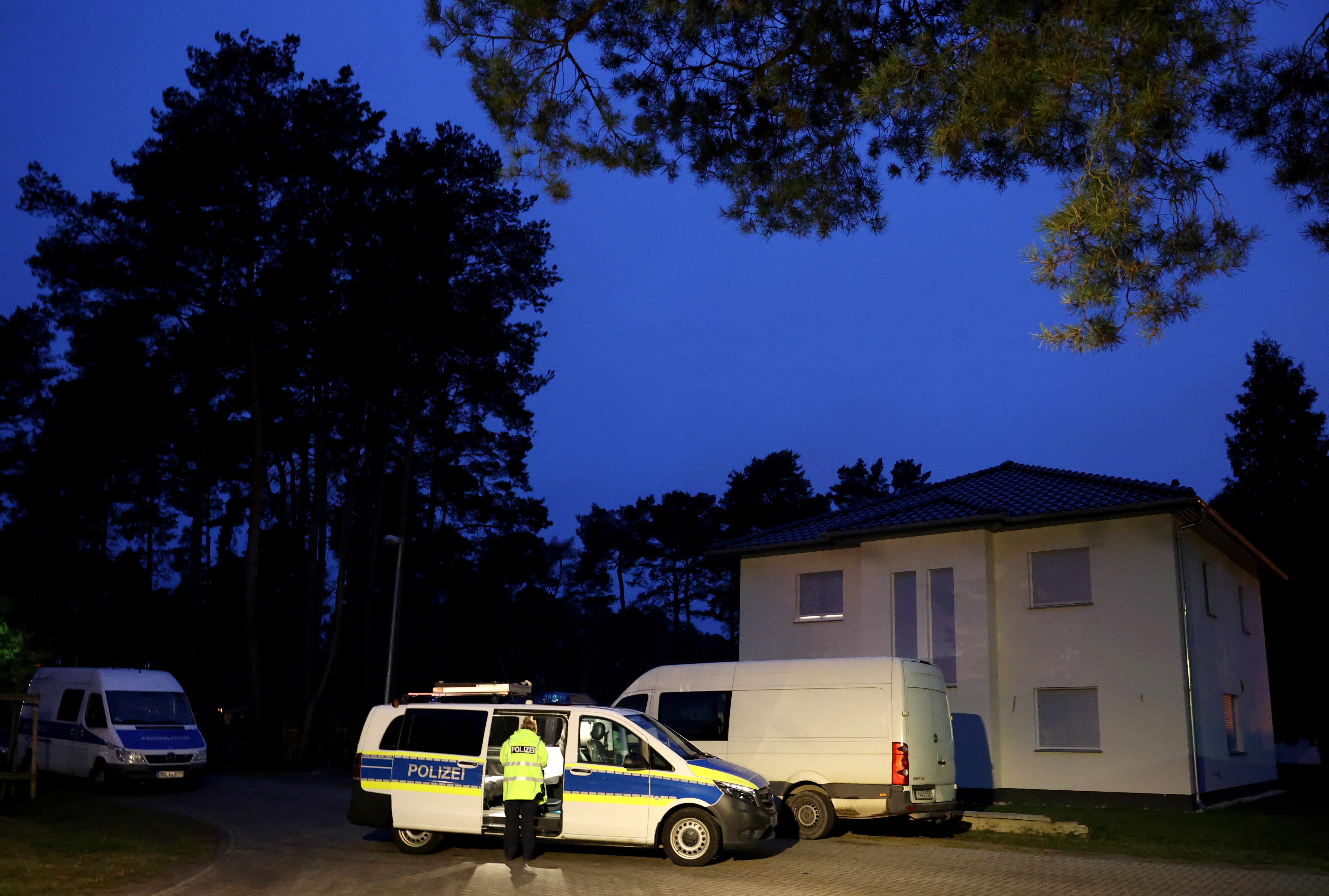 German police find five dead from shooting and stabbing