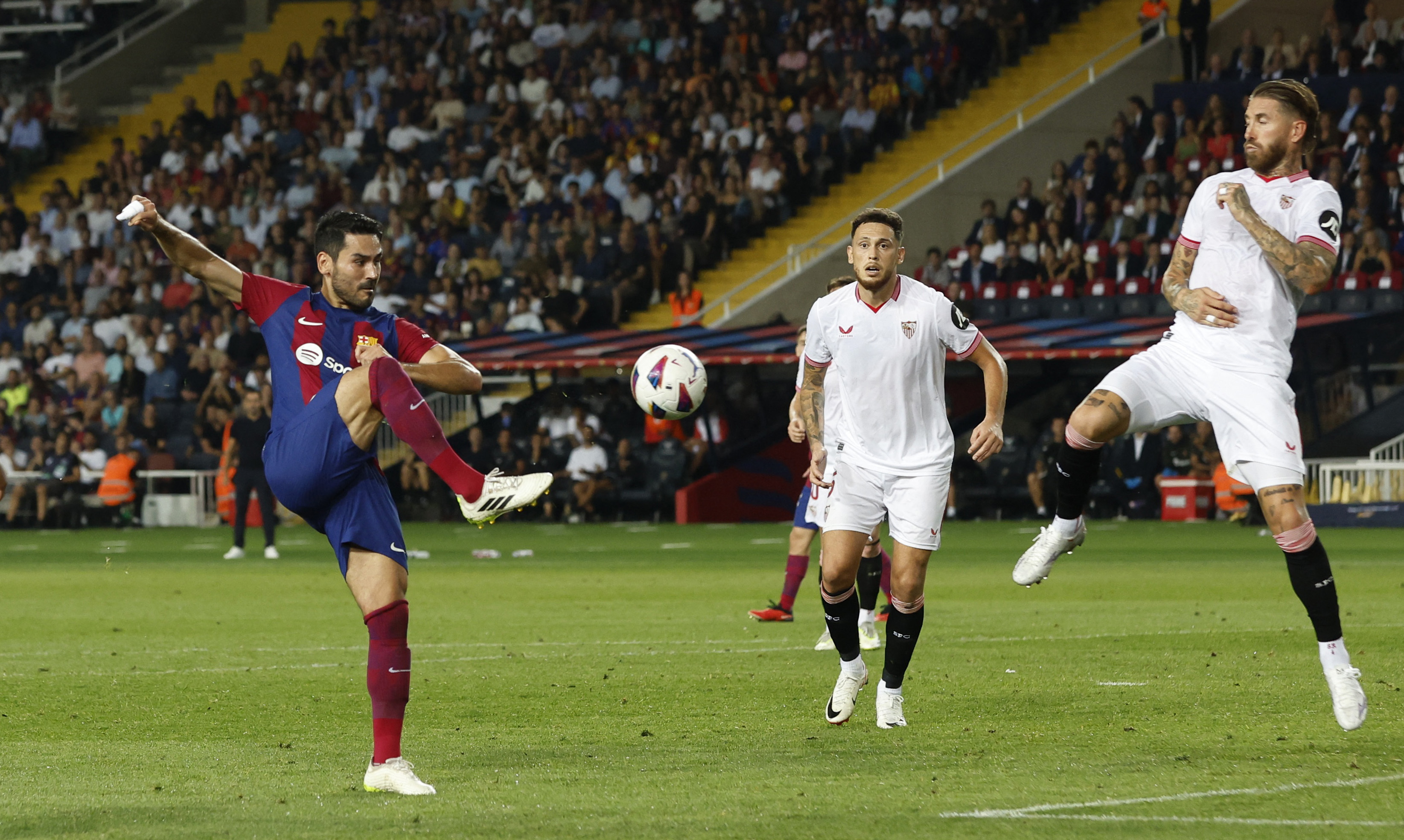 Barcelona beat Sevilla with a Sergio Ramos own goal