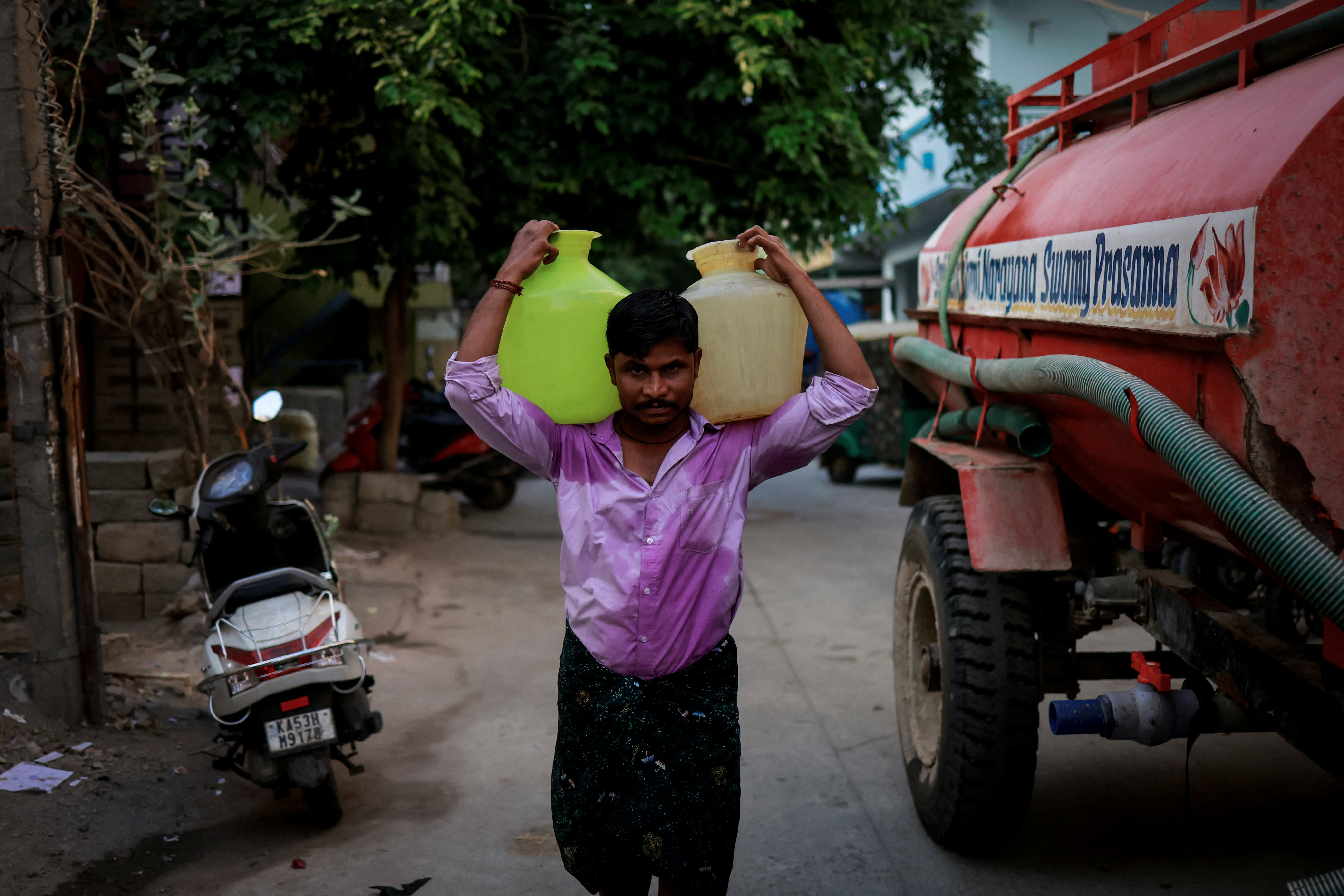 The water tanker drivers who keep 'India's Silicon Valley' Bengaluru going