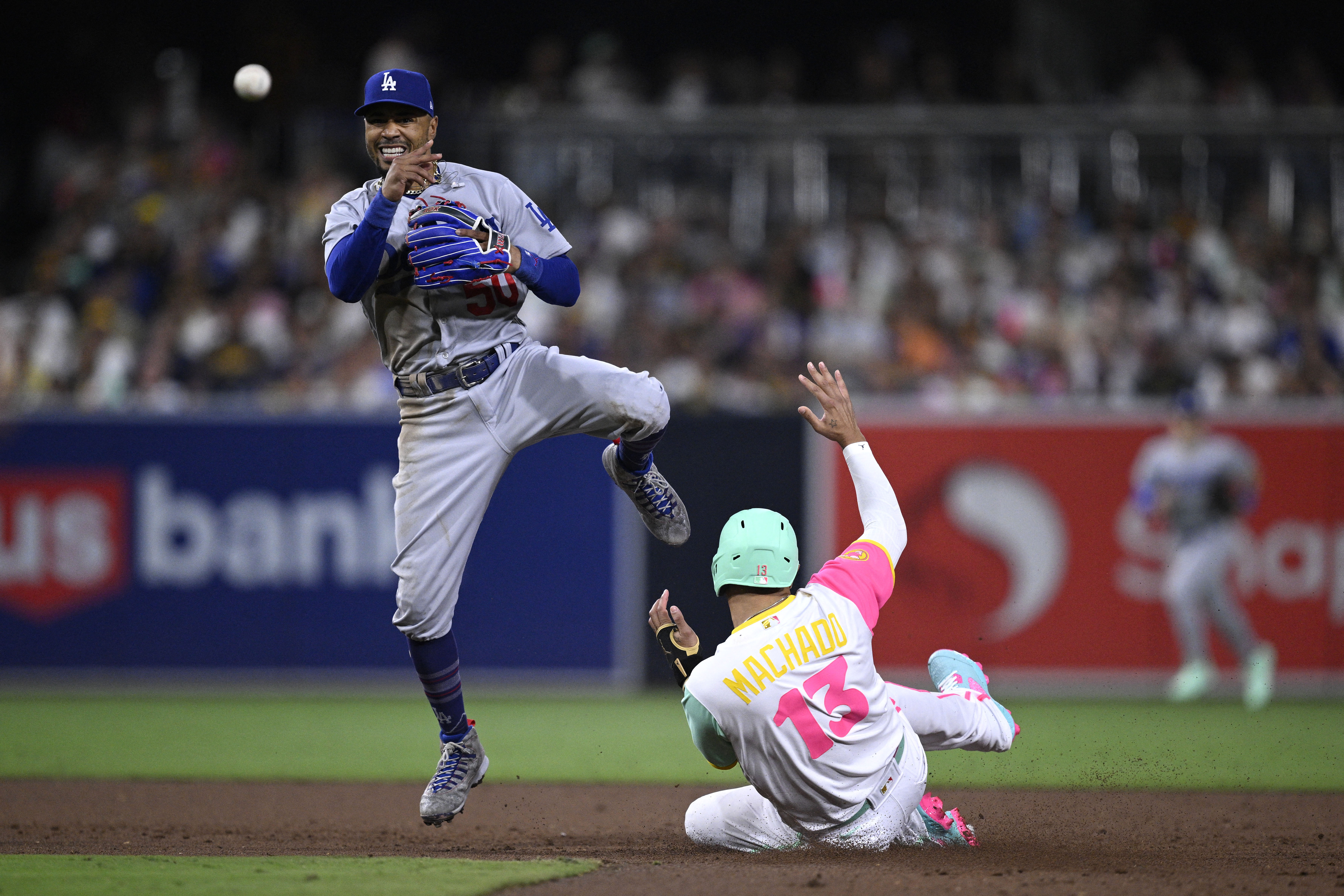 The Padres Bulk Up and Set Their Sights on Catching the Dodgers - The New  York Times