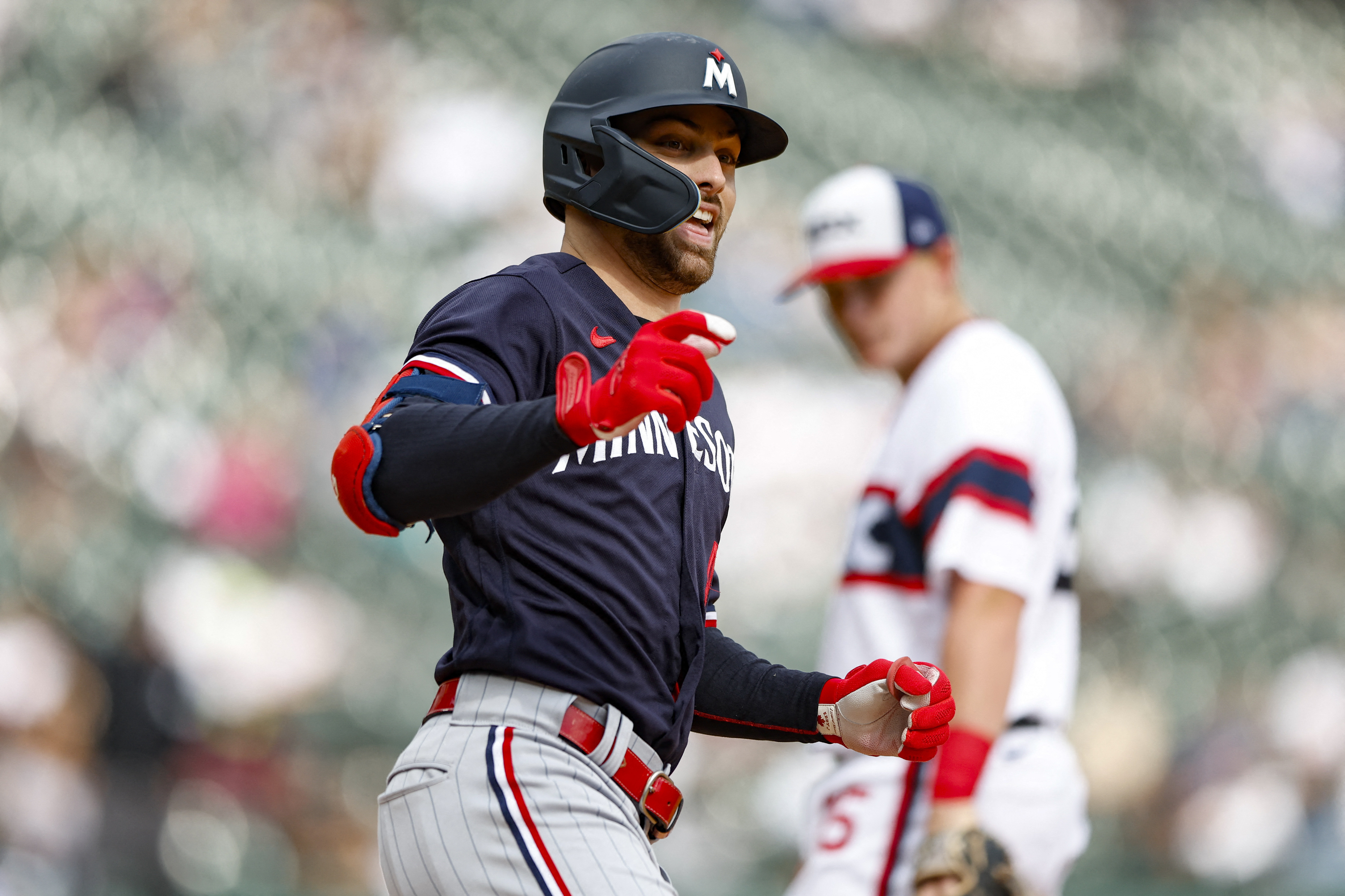 Benintendi stars as White Sox top Twins 3-2 in 10 innings