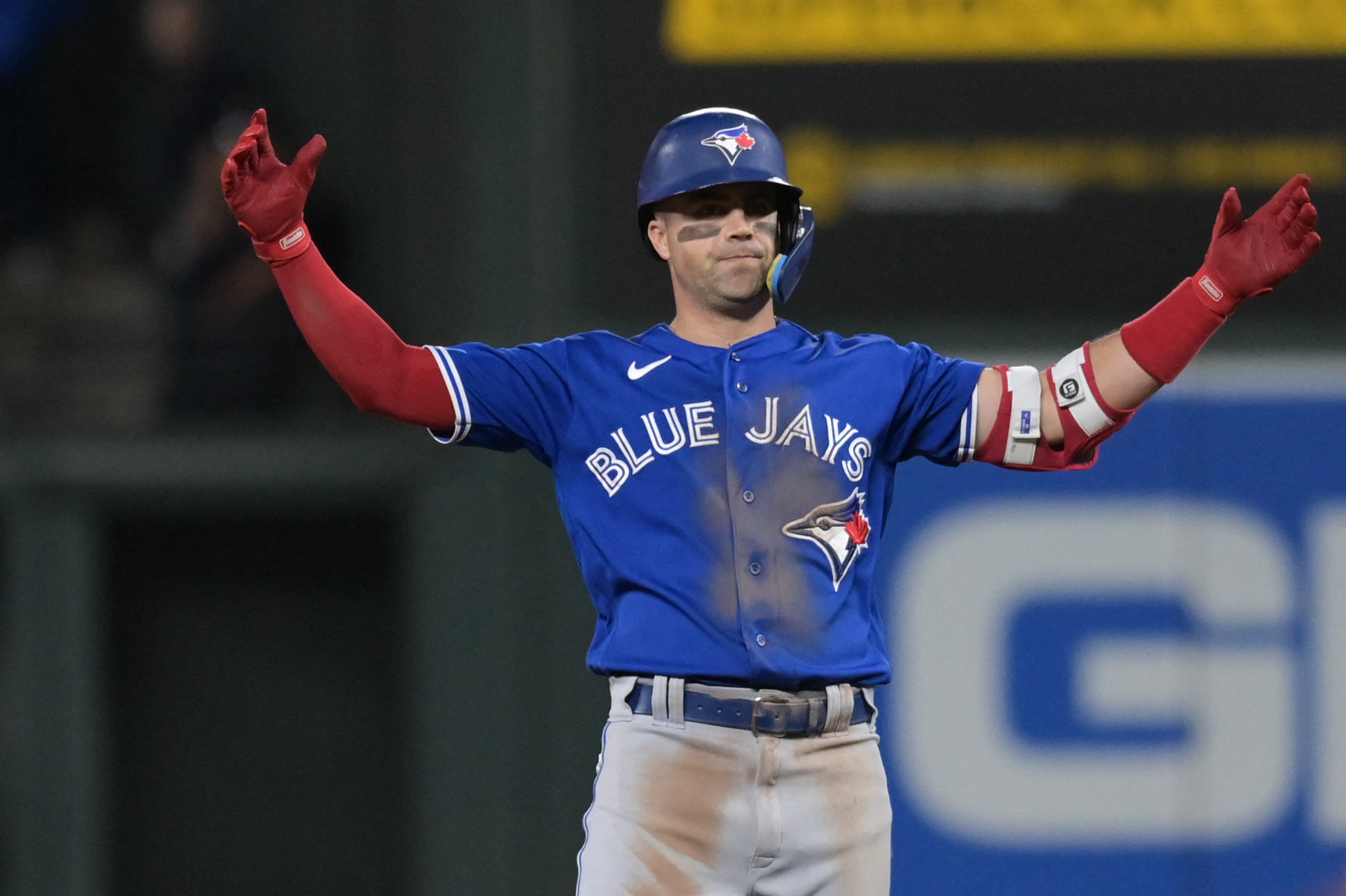 Jays' Jose Berrios flirts with no-hitter, now 10-0 vs. O's