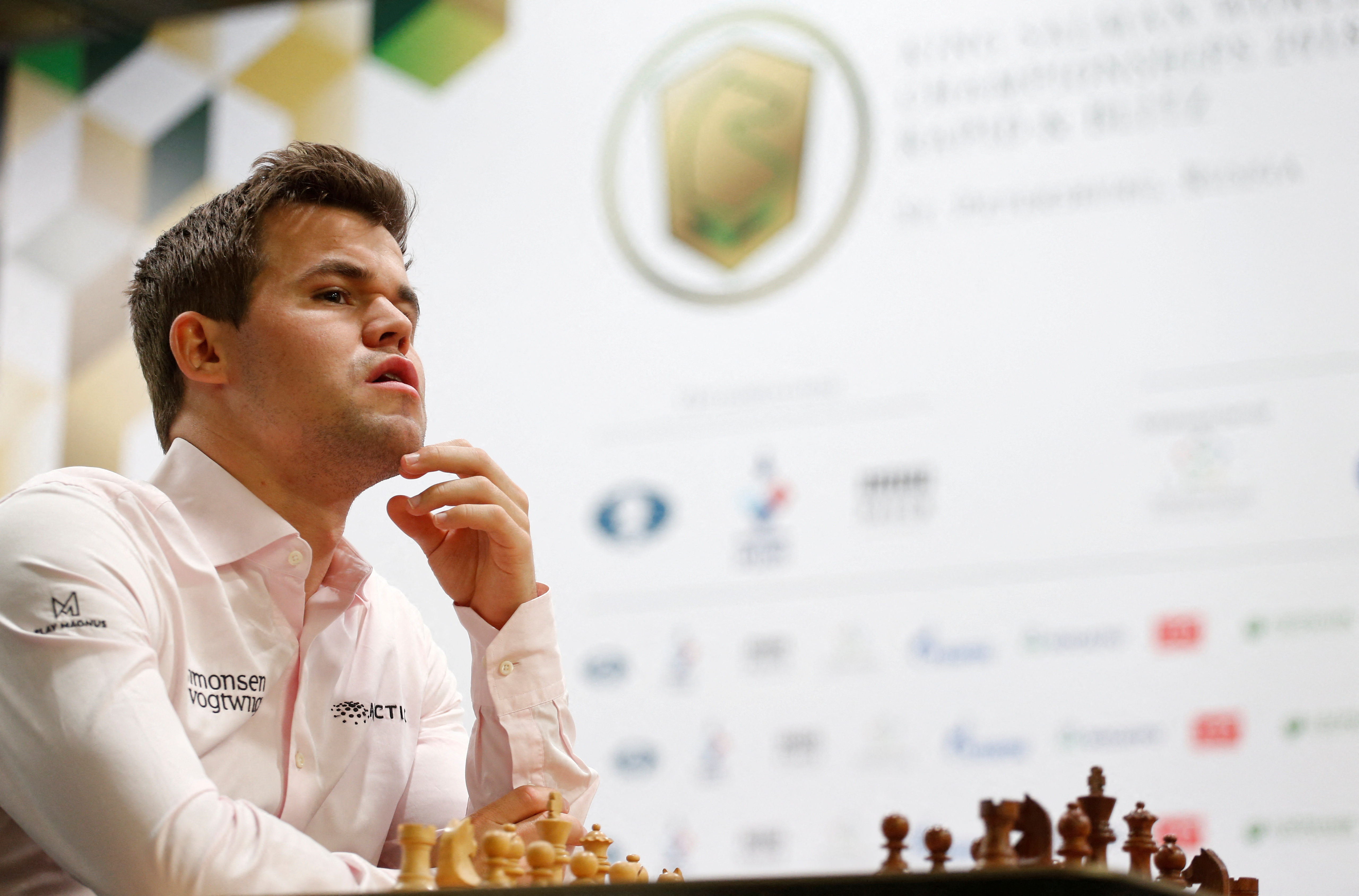 chess24 on LinkedIn: Carlsen facing Niemann dilemma as he chases new World  title