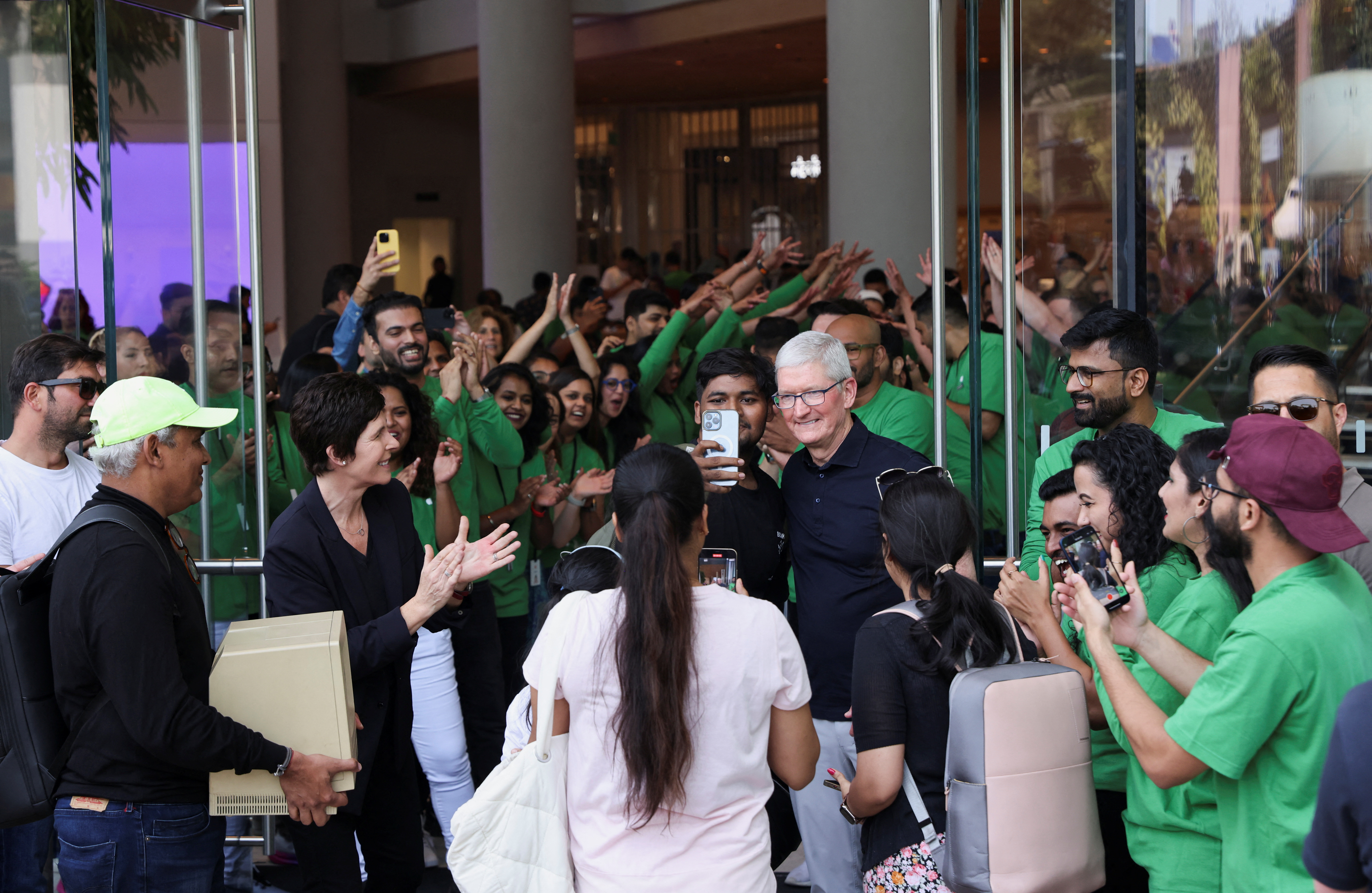 India's first Apple retail store opens in Mumbai