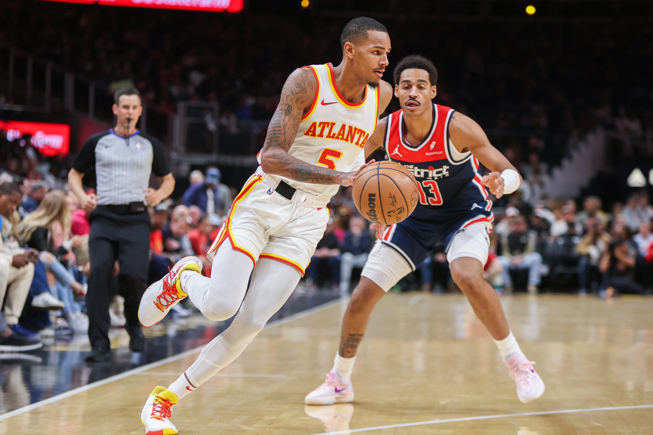 High-scoring Hawks Roll To Comfortable Win Over Wizards | Reuters