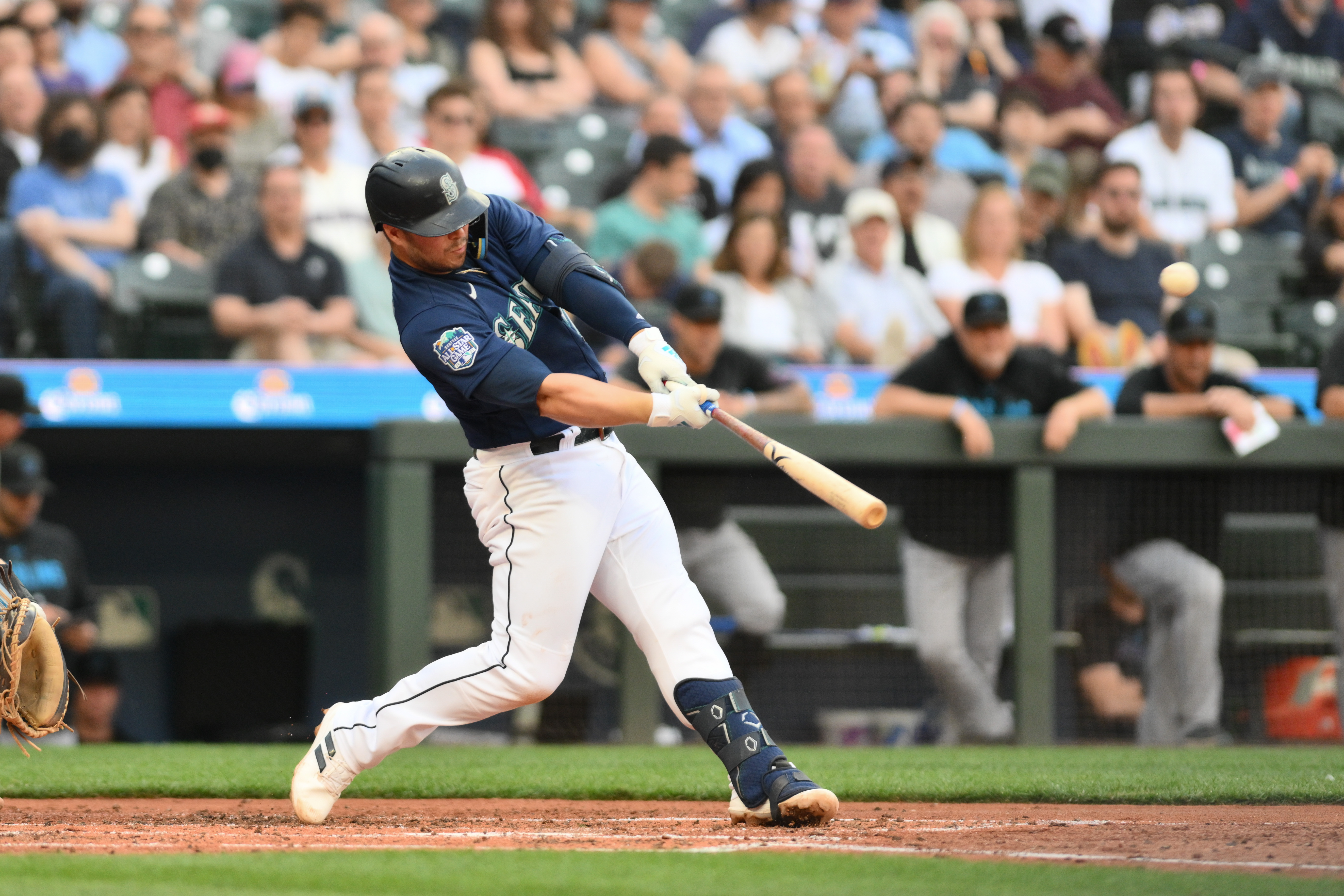 Mariners maul Marlins behind homers, rookie pitcher
