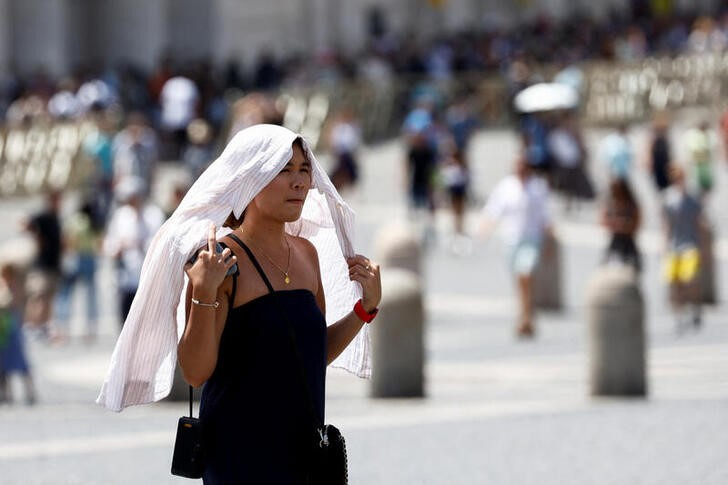 Europe battles heat and fires; sweltering temperatures scorch