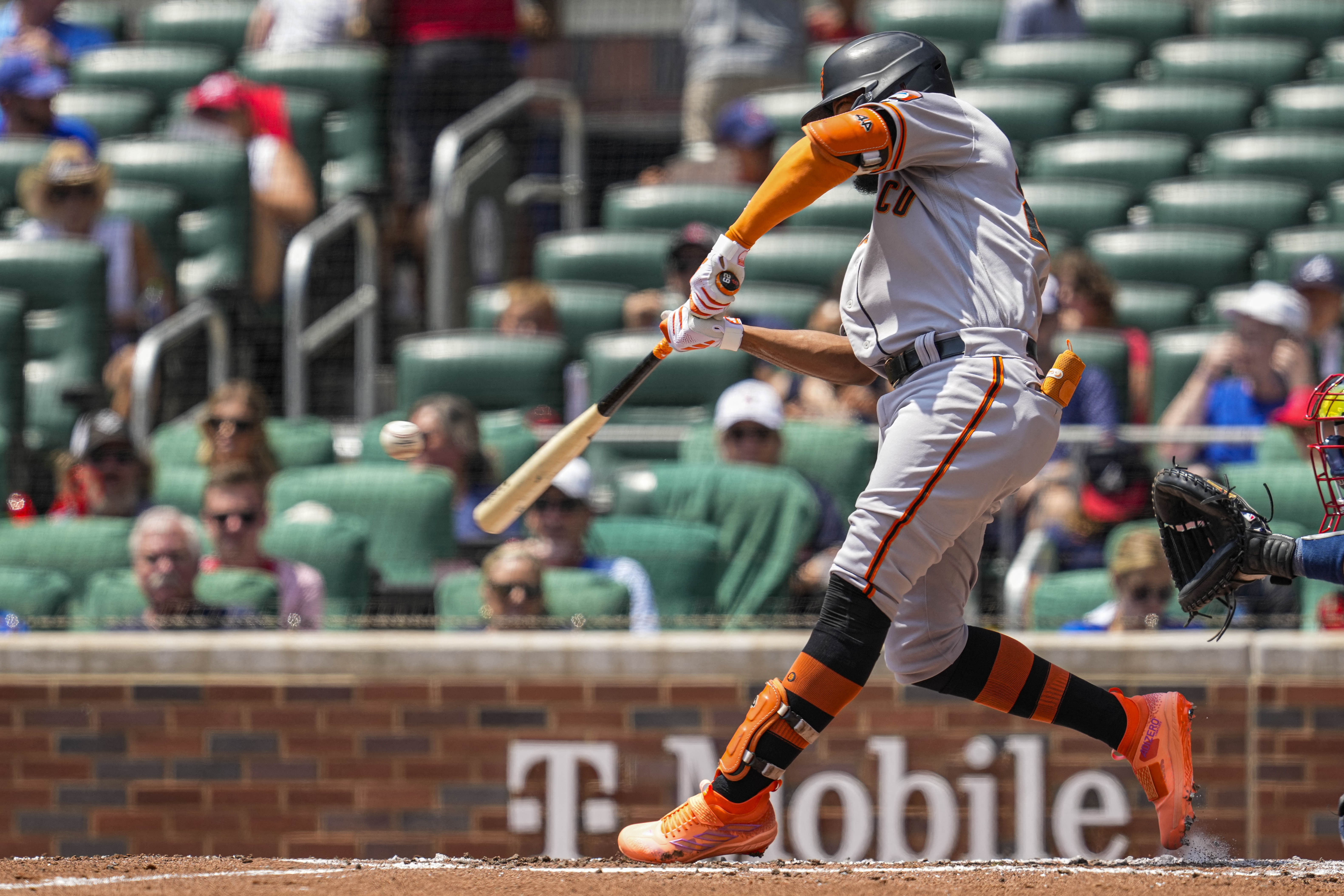 Joc Pederson helps Giants salvage win against Braves