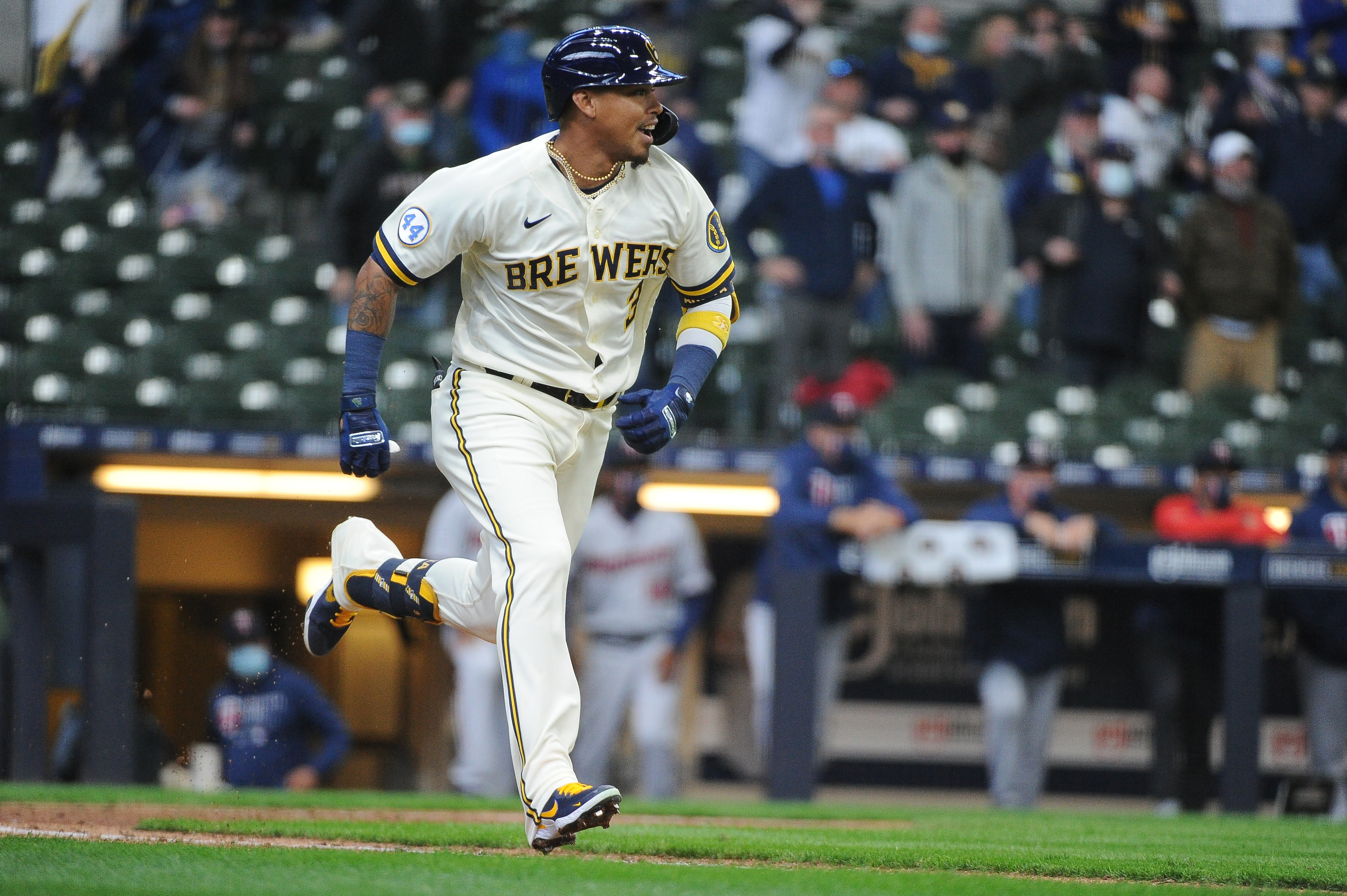 Orlando Arcia Plates Lorenzo Cain for Brewers' Walkoff Win - Stadium