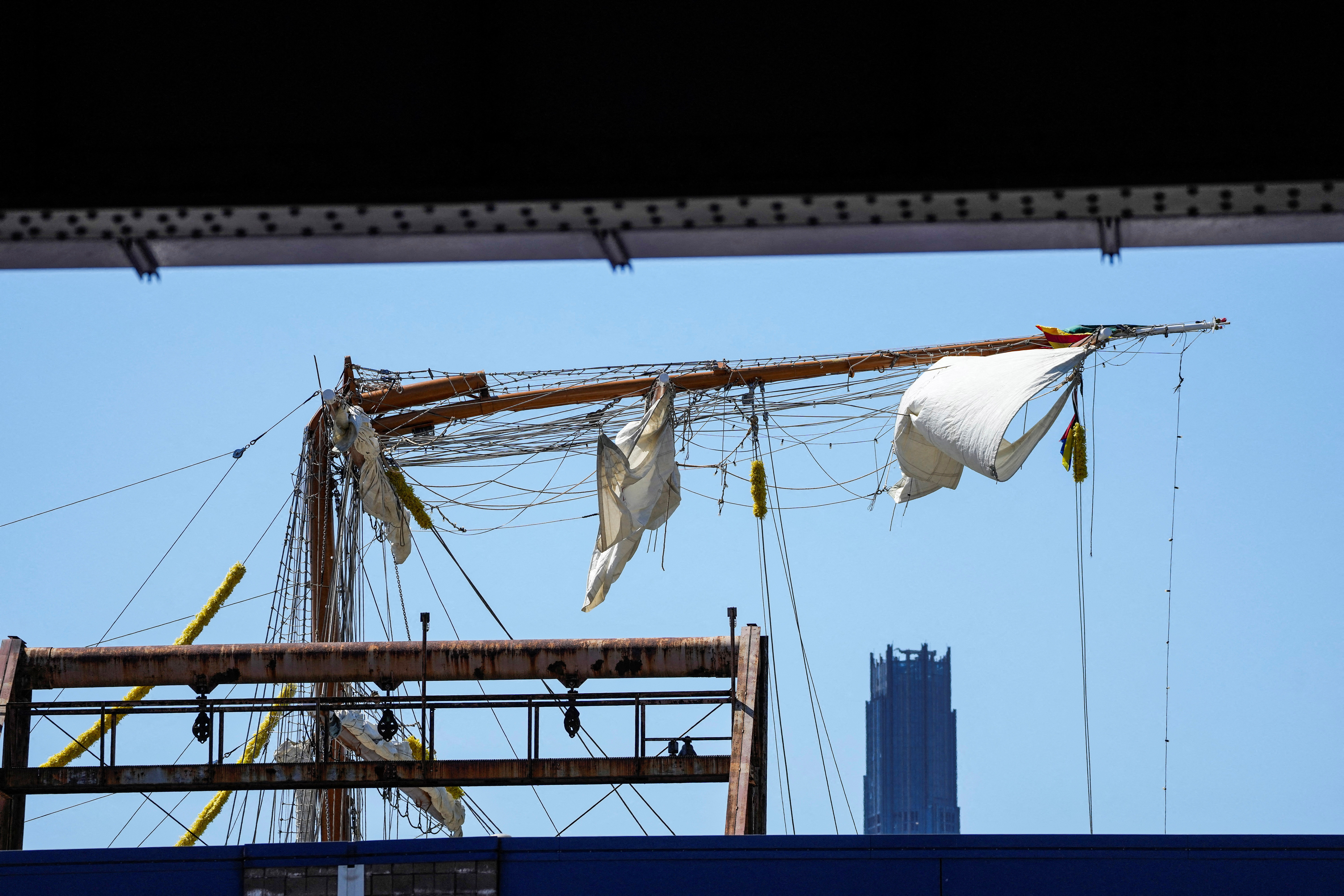 Photos show damage to Mexican Navy ship after Brooklyn Bridge