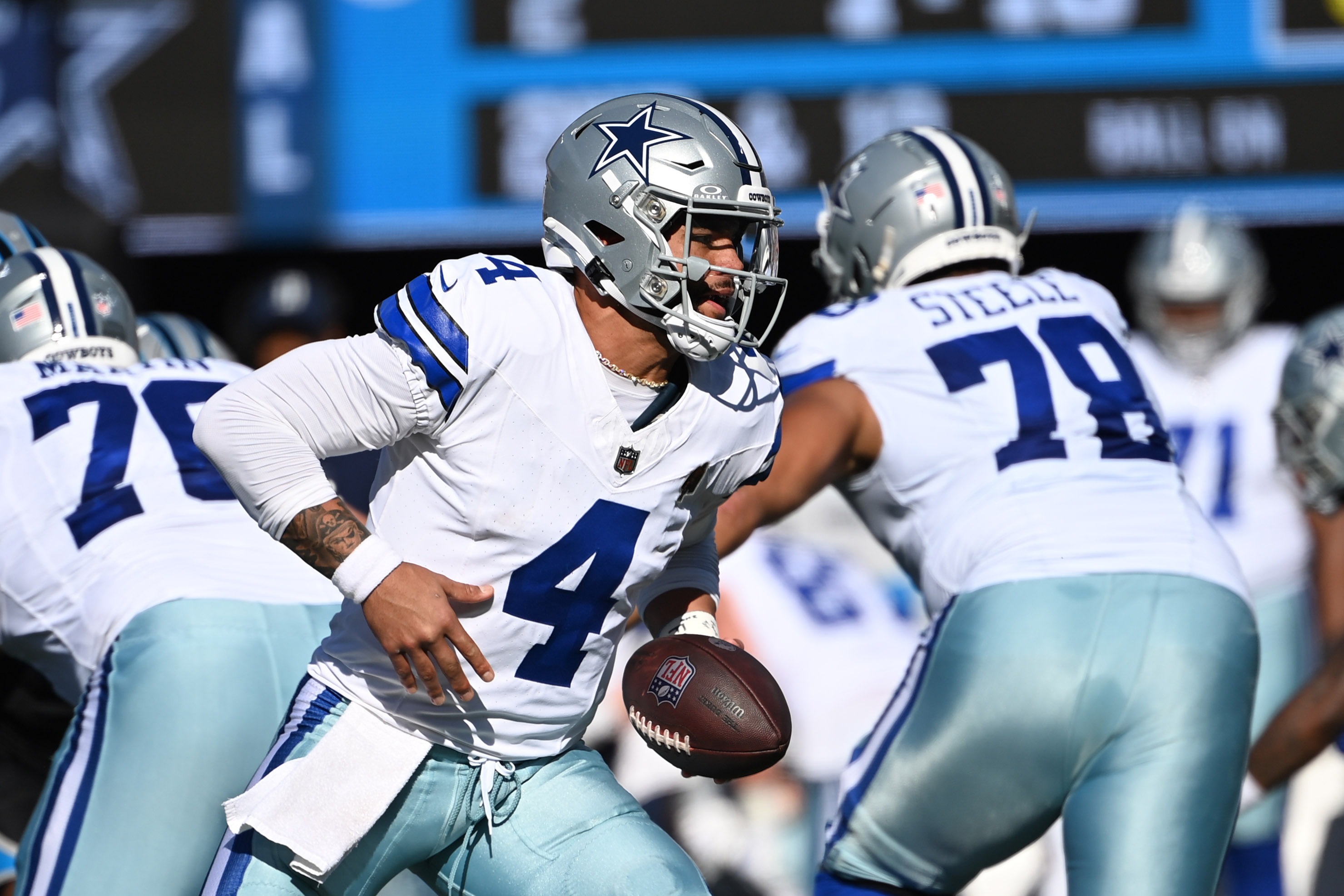 Late TD blitz carries Cowboys past Panthers 3310 Reuters
