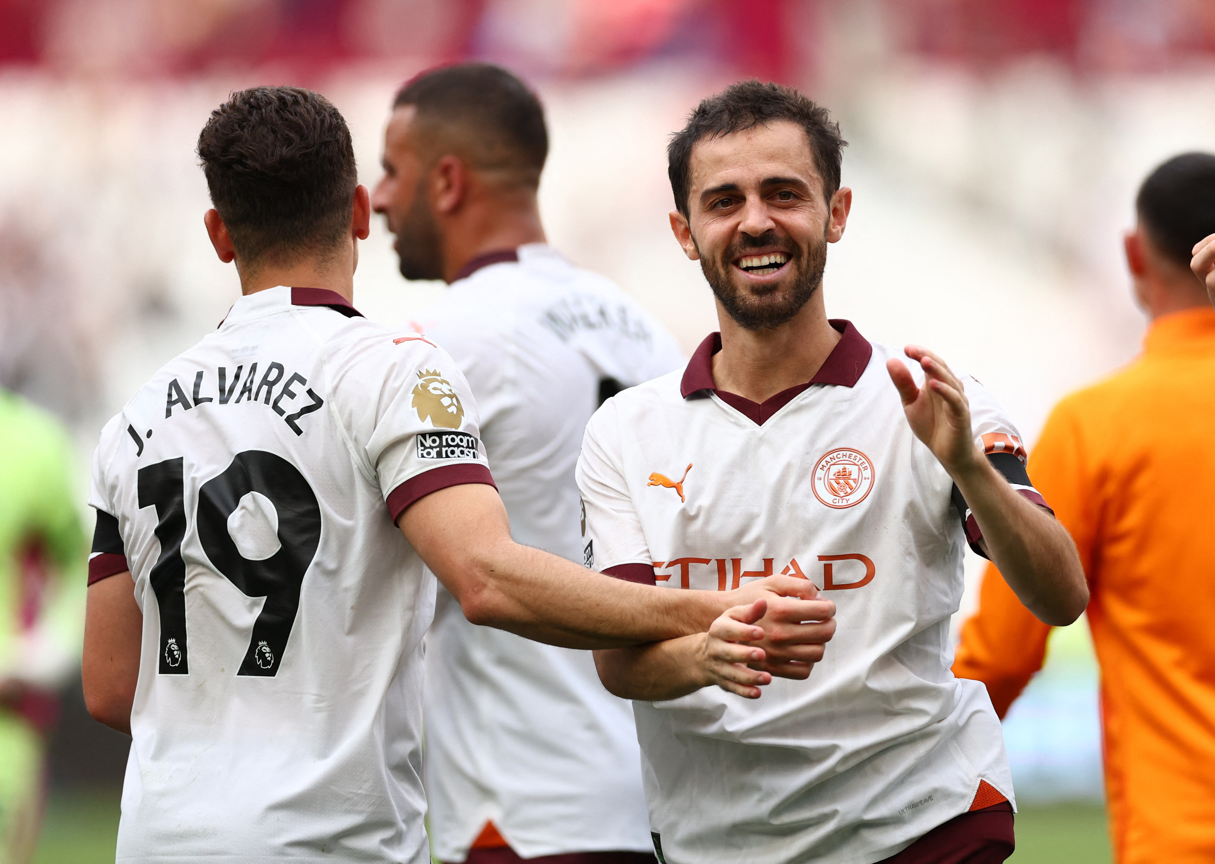 Man City goes top of EPL after Chelsea loses at West Ham