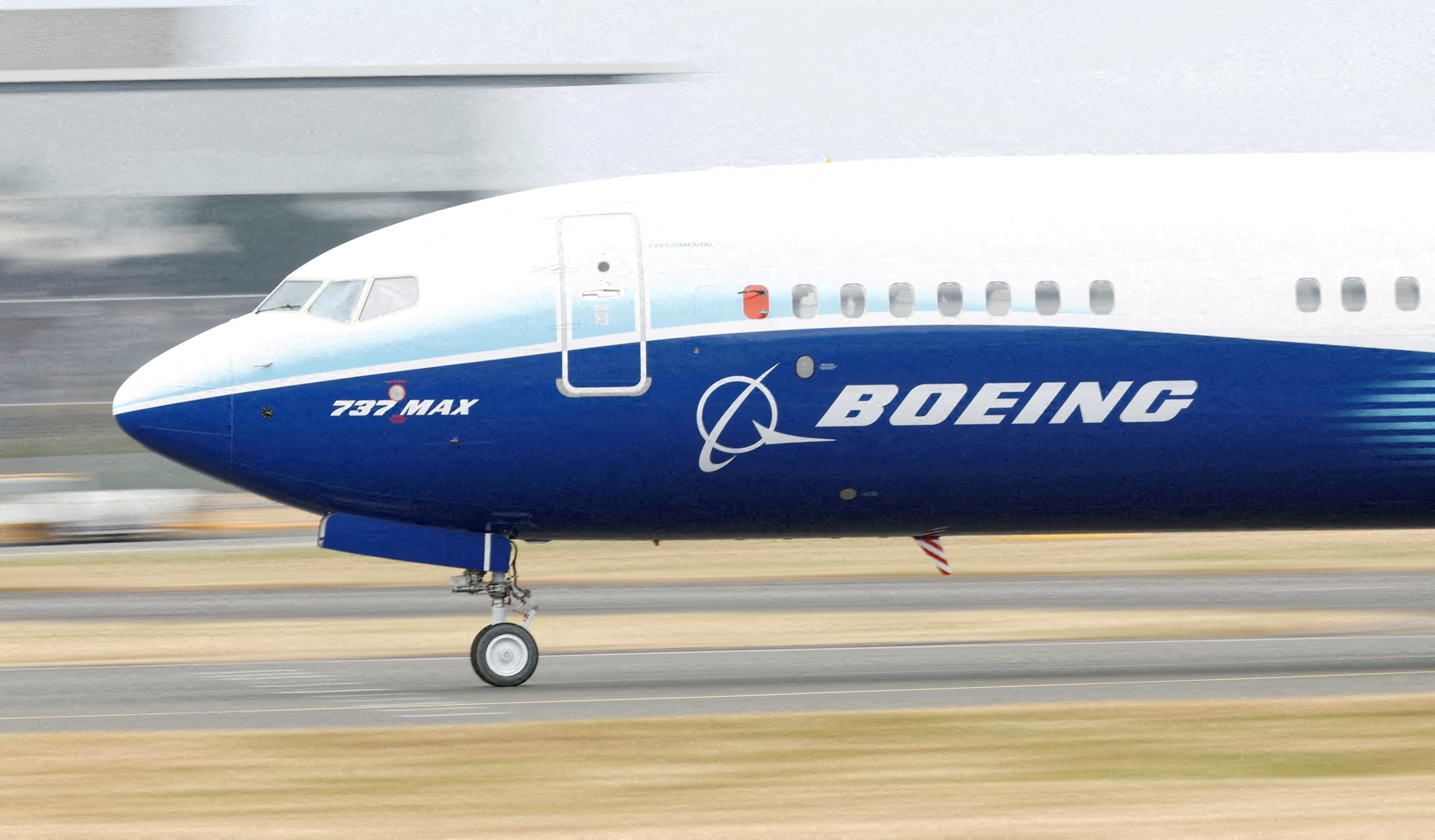 Boeing acknowledges fuselage problem but assures passengers