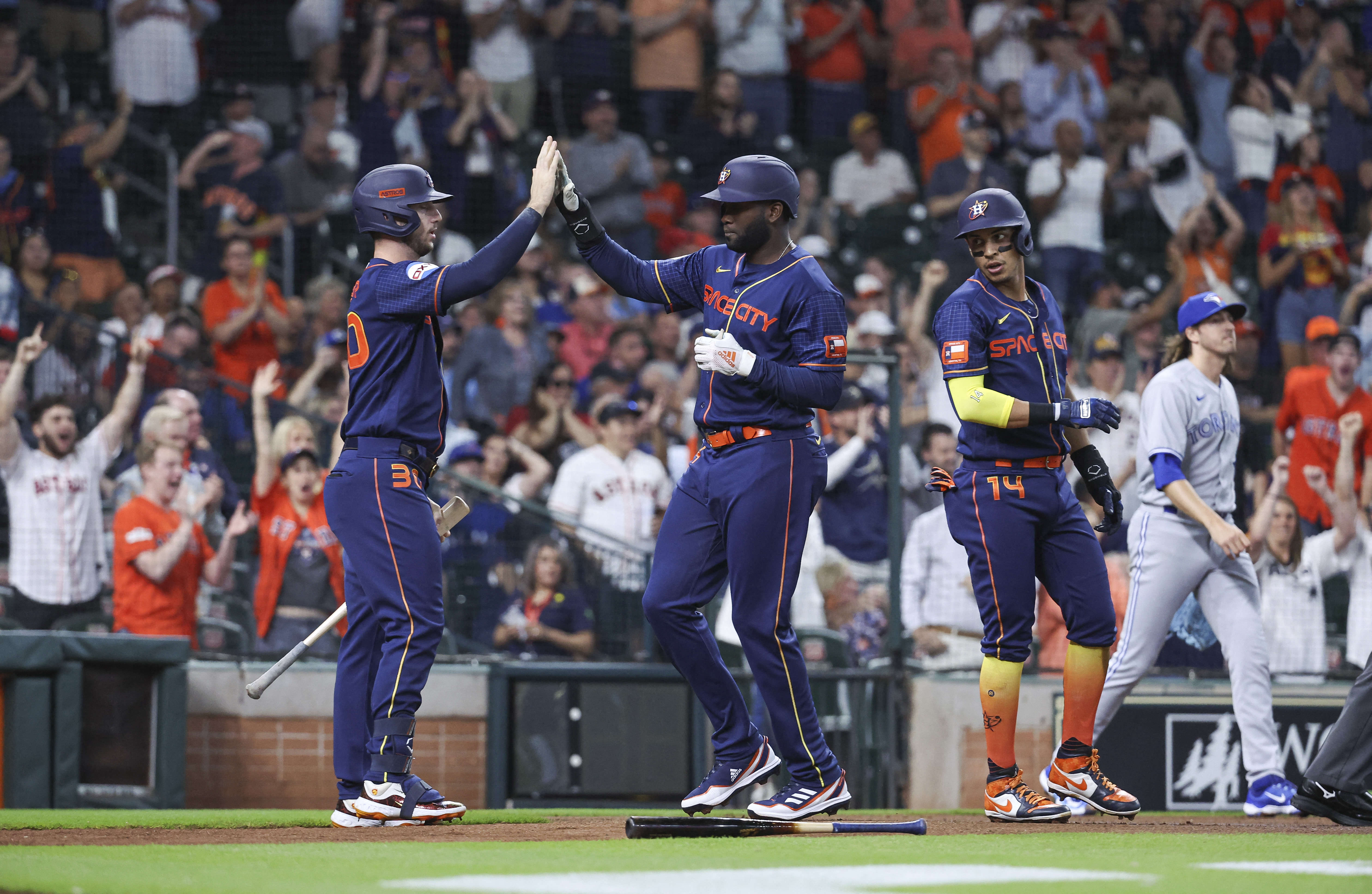 Astros roll a 7 in first inning, rout Blue Jays