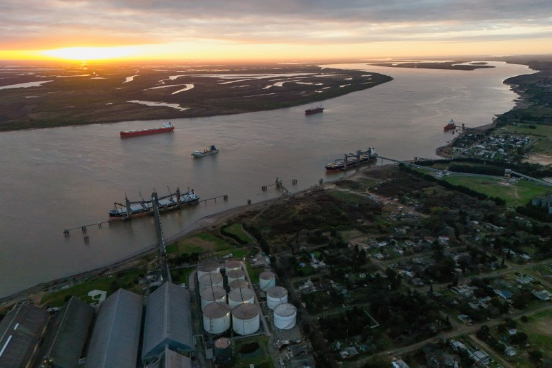 Argentina grains workers strike set to drag on into weekend | Reuters