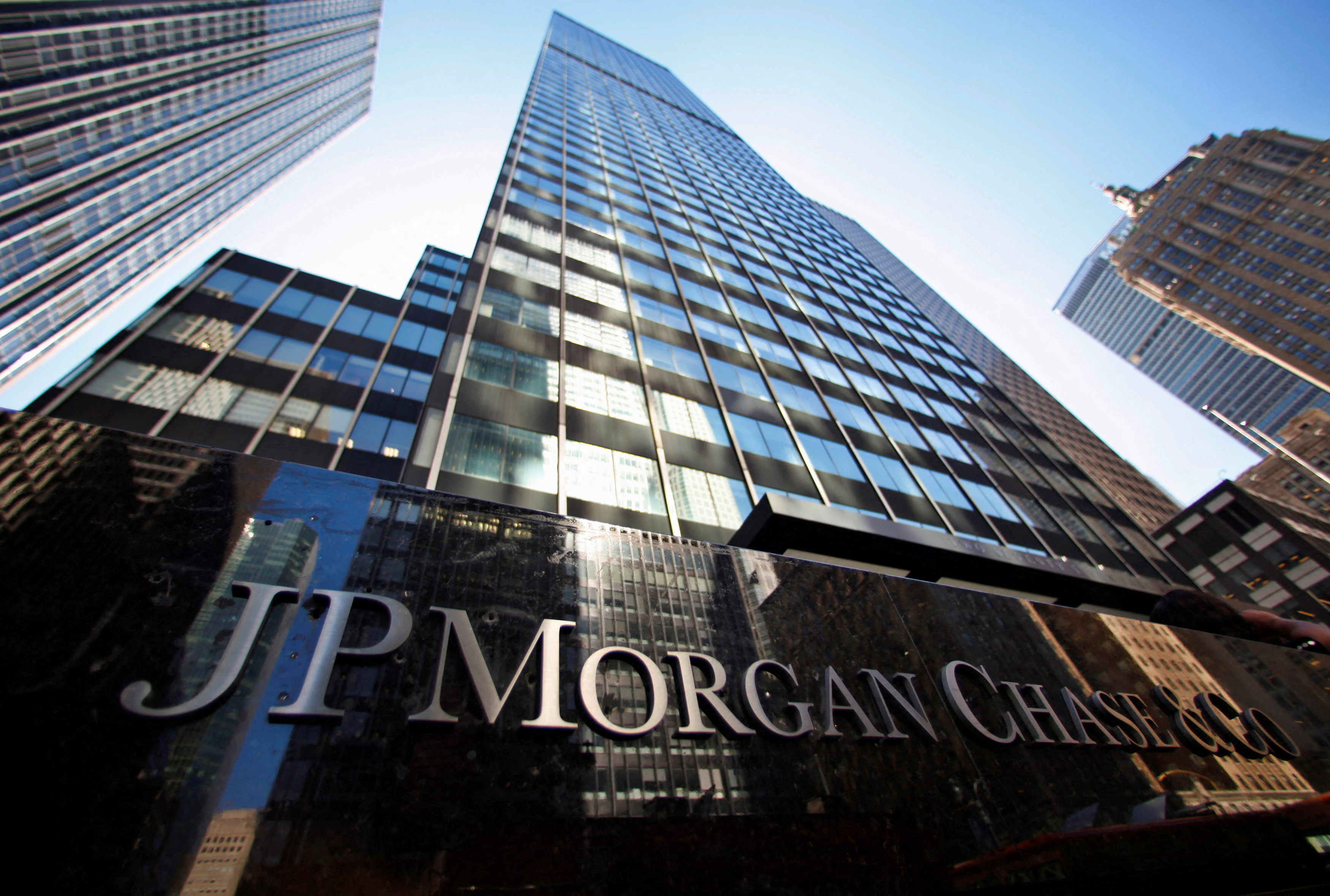 JPMorgan profit beats estimates on Wall Street rebound; raises interest  income forecast | Reuters