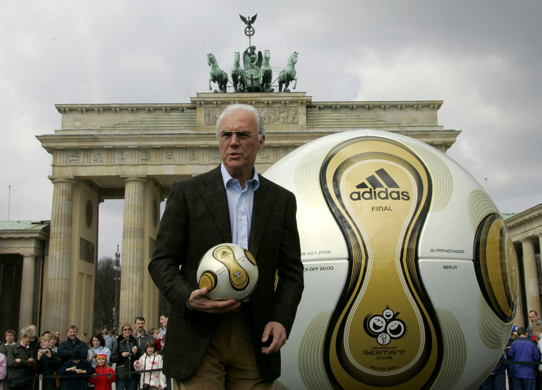 Soccer-Reaction to death of Germany great Beckenbauer | Reuters