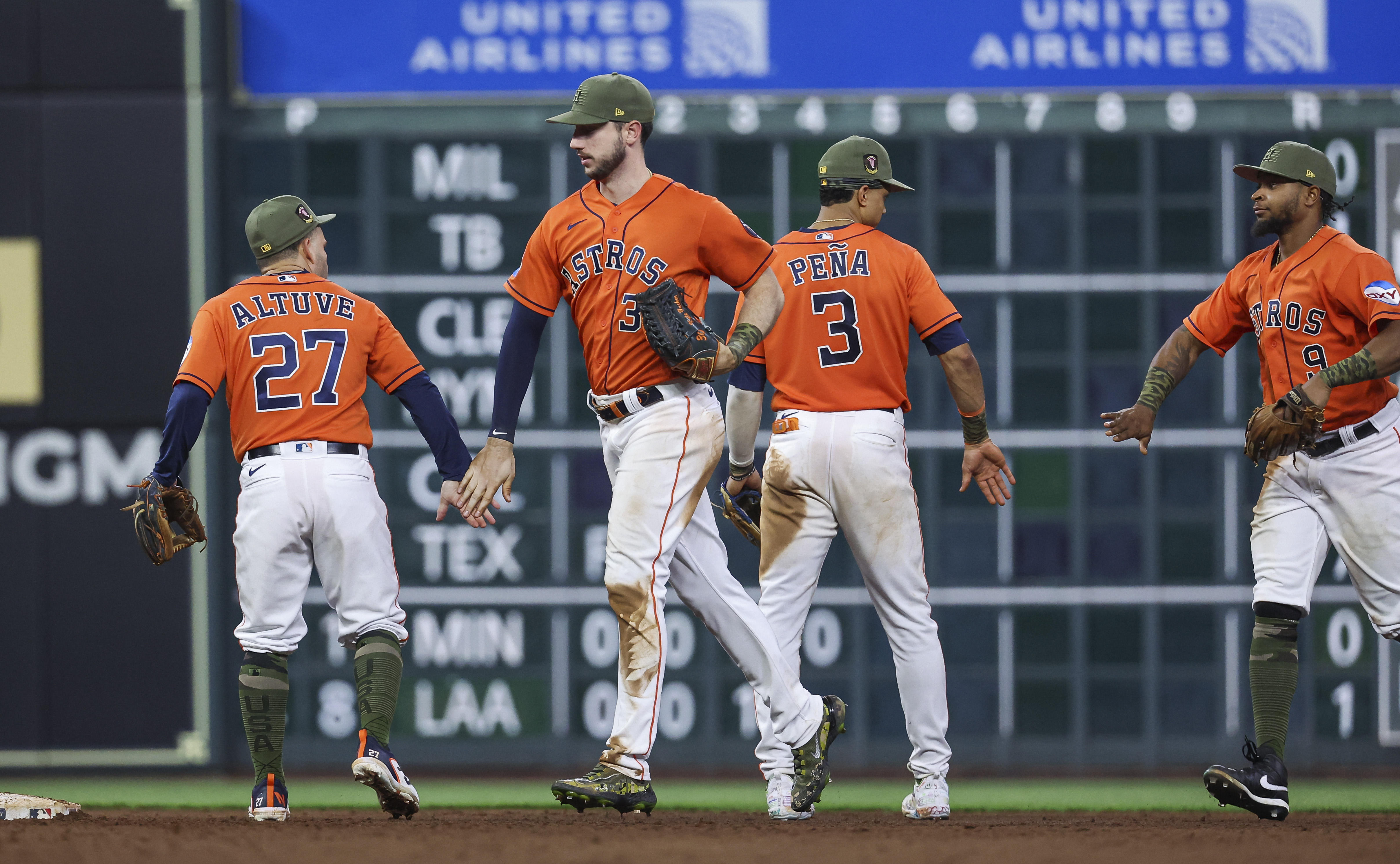 Tucker homers, Altuve makes his season debut in Astros' win over Athletics