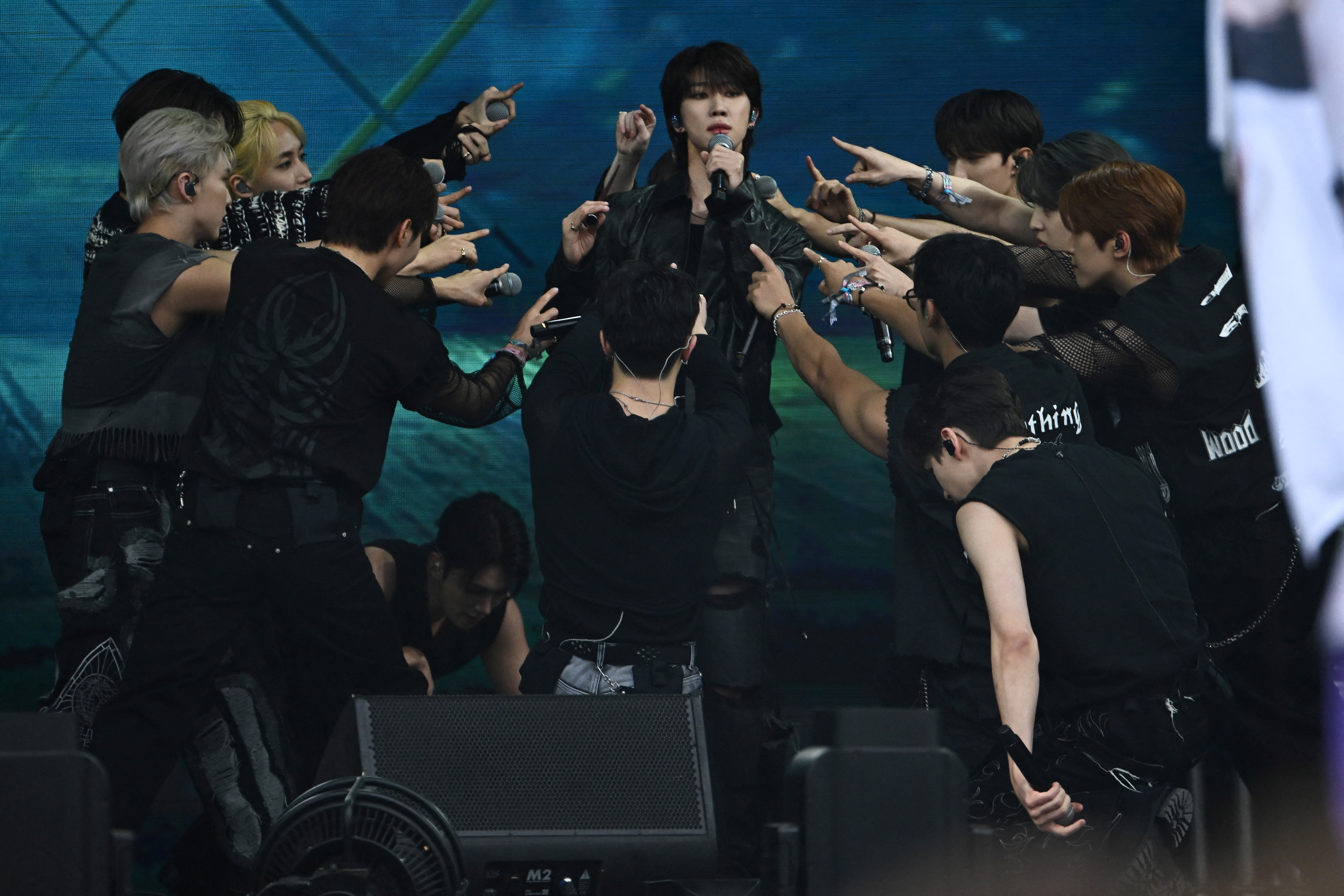 With high-energy song and dance, Seventeen brings K-Pop to