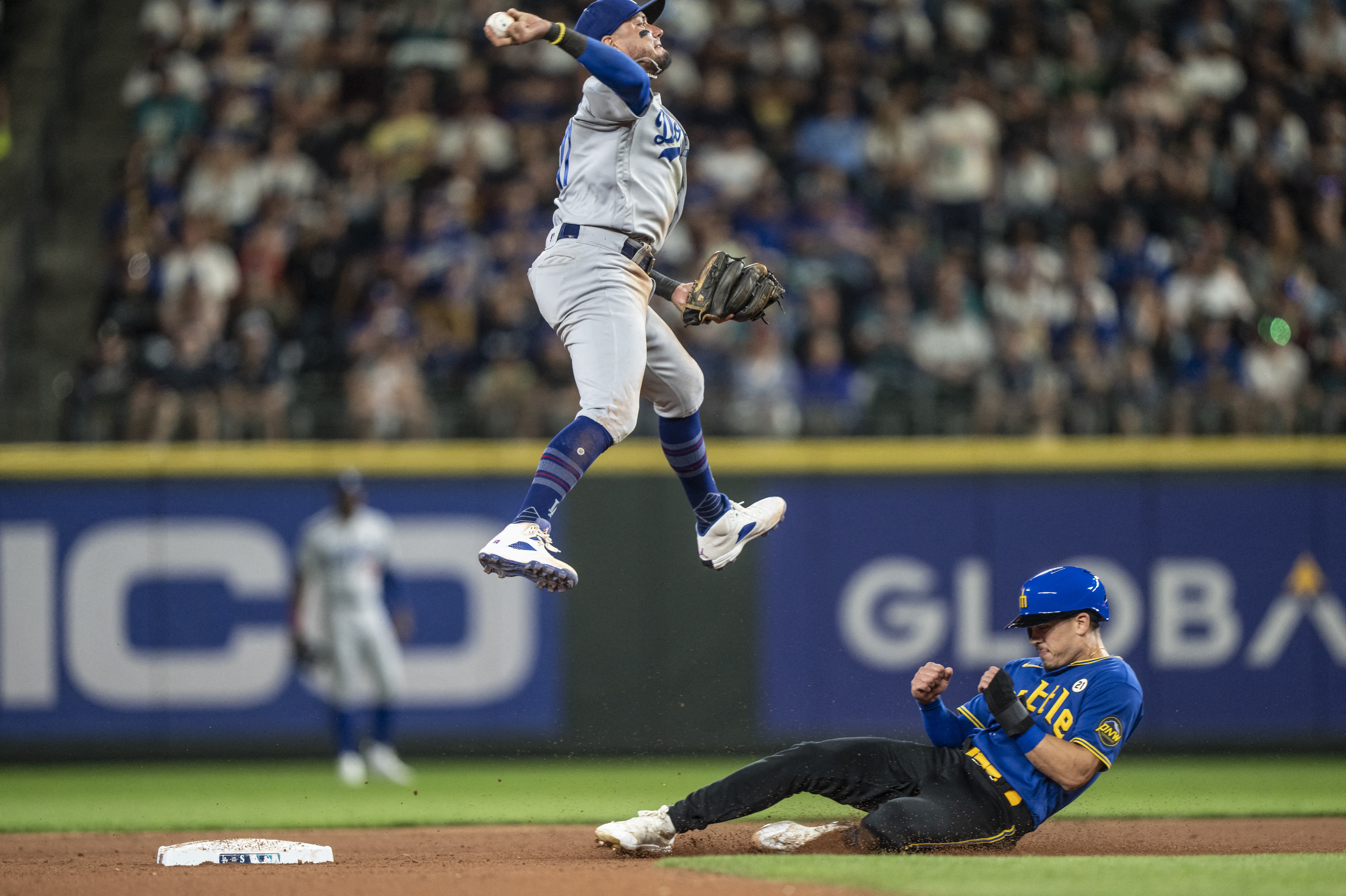 Shaw sends Brewers to 6-5 win over Dodgers in 11 innings – troyrecord