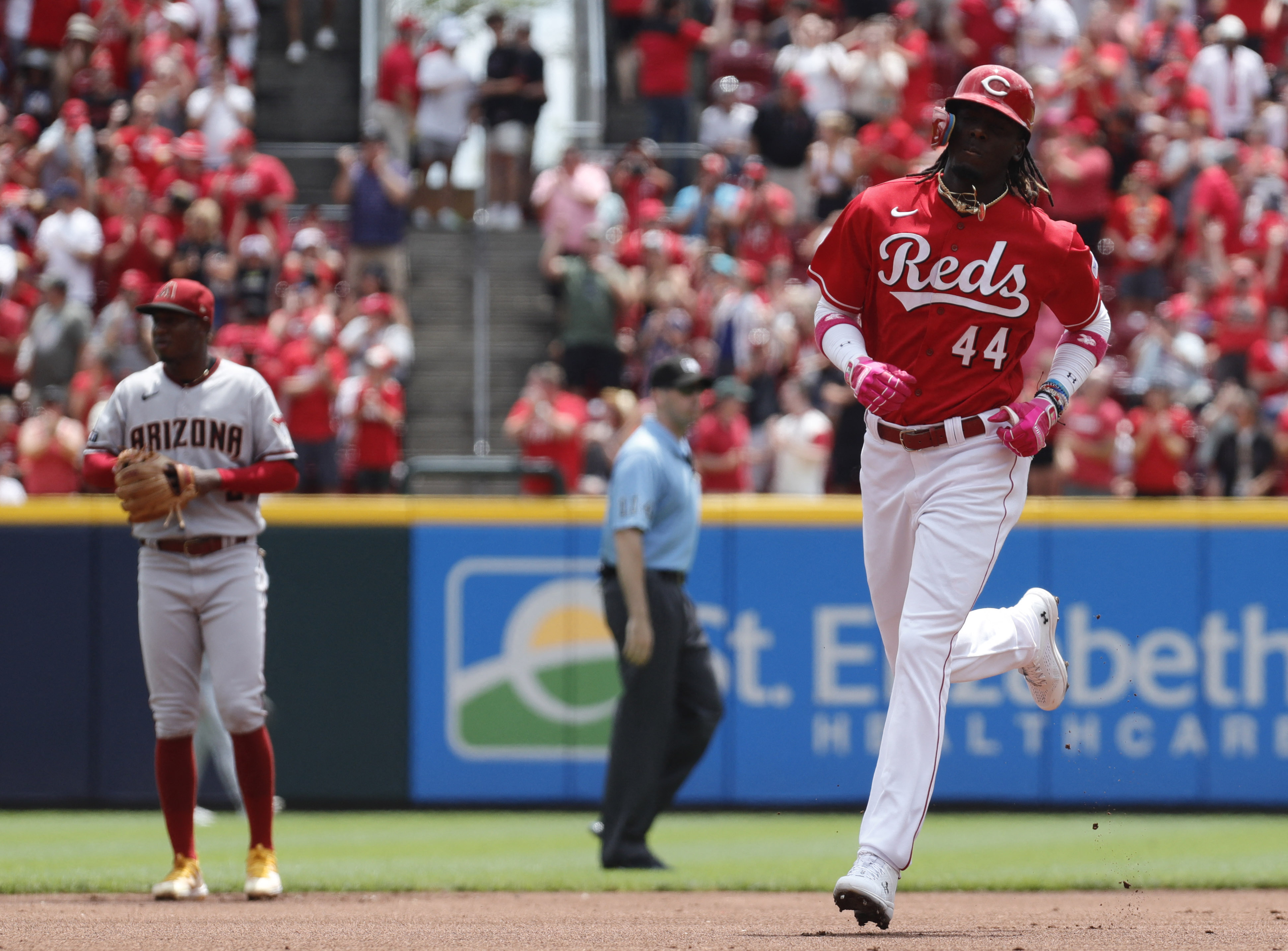 Cincinnati Reds beat Arizona Diamondbacks to win fifth straight game