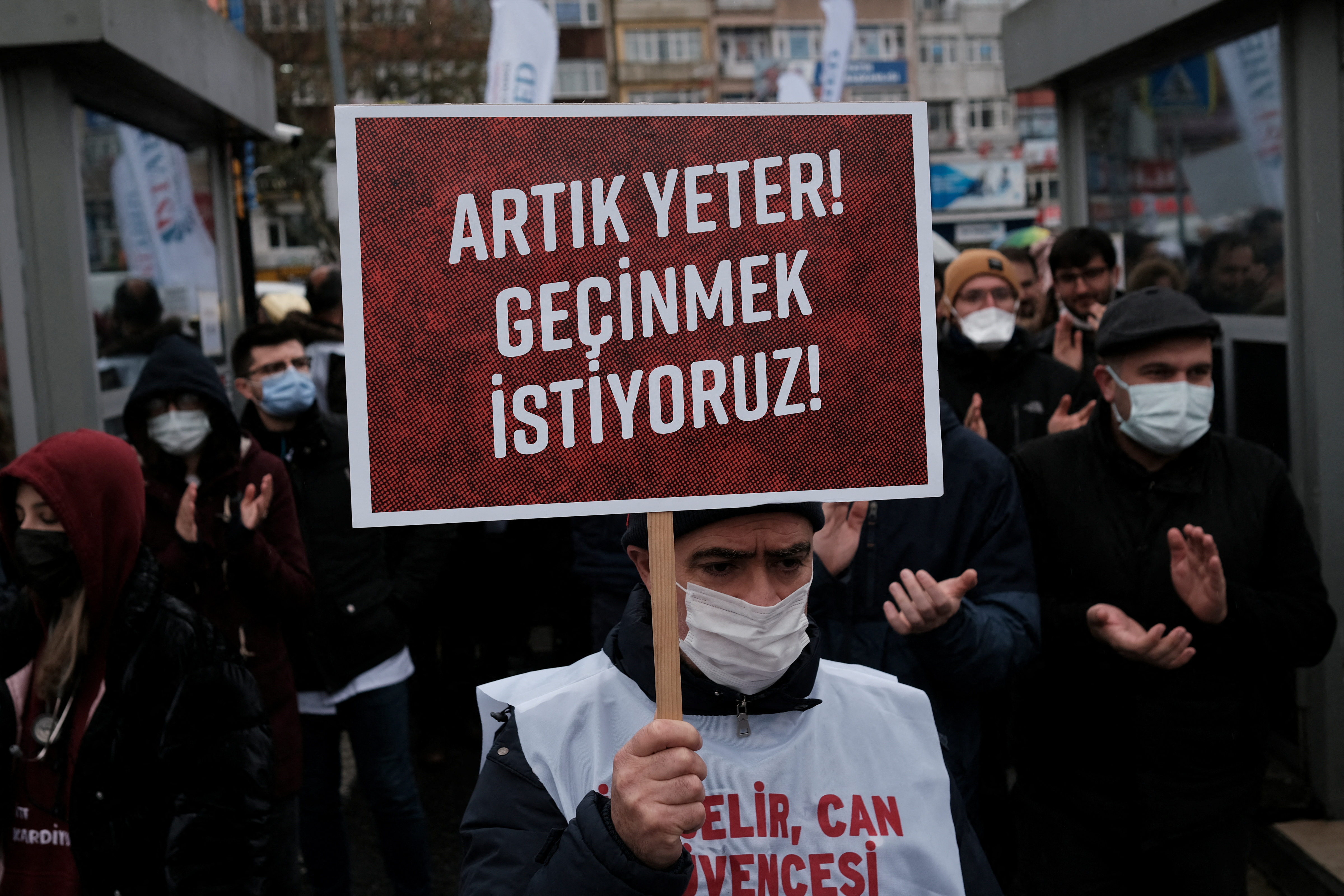 Medical workers hold a protest against poor wages and harsh working conditions amid a currency meltdown, in Istanbul