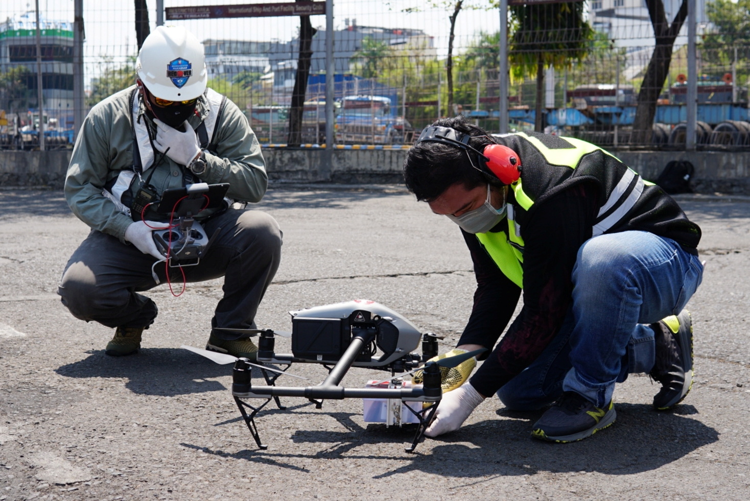 Indonesian drone enthusiasts fly medicine and supplies to isolating COVID-19 patients
