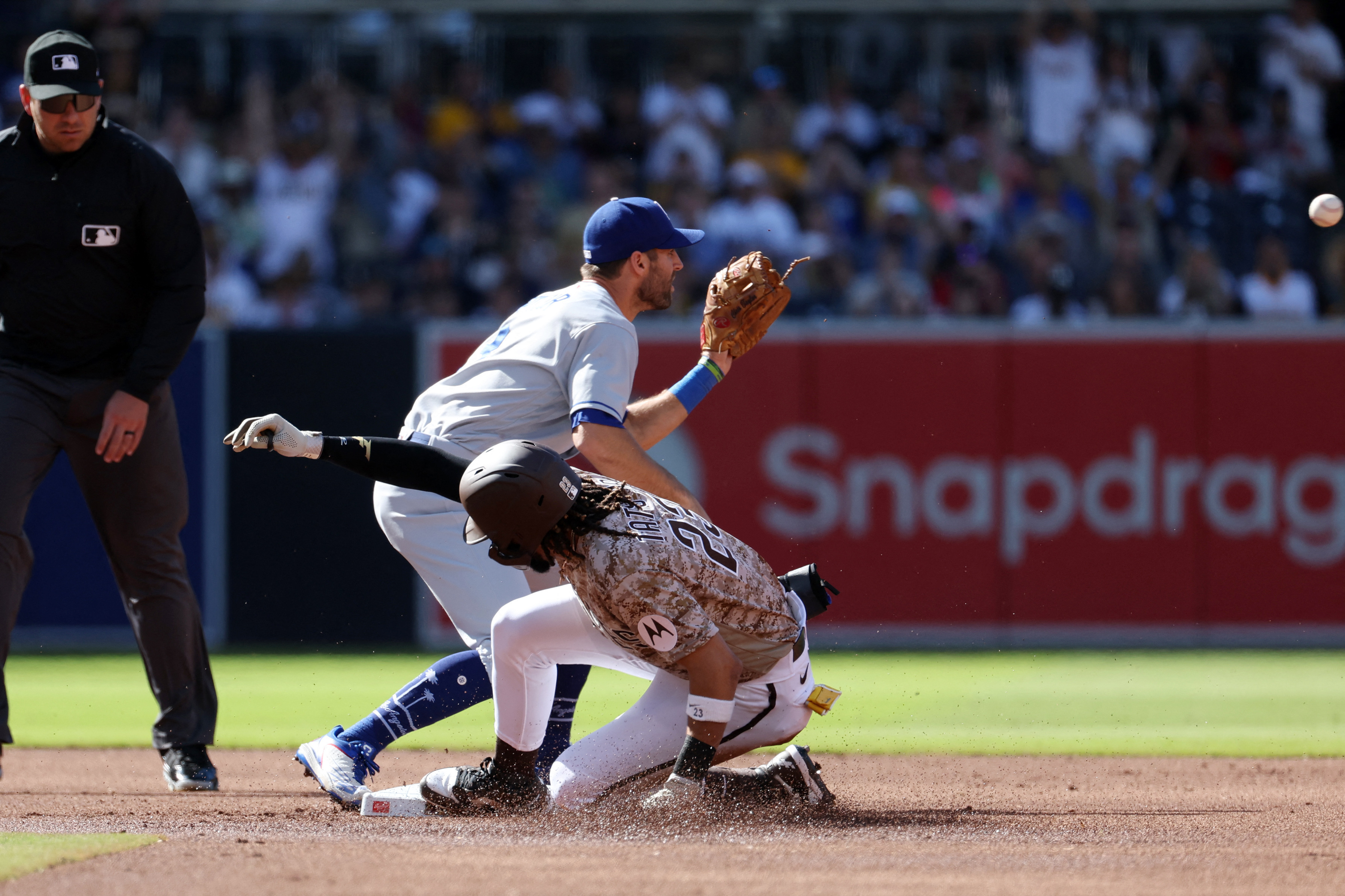 Clutch hits in 10th lead Dodgers over Padres