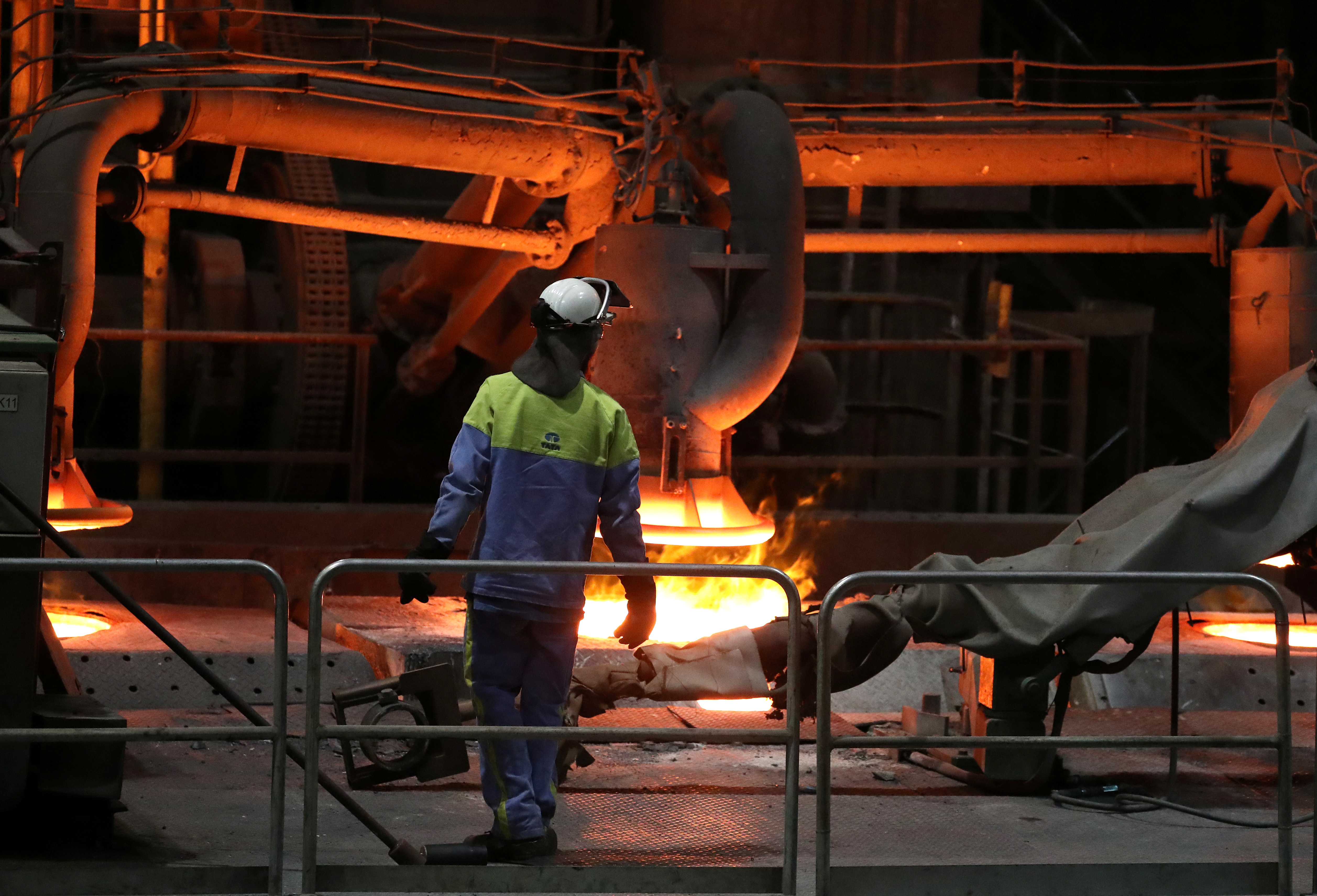 Britain hands $621 mln to Tata Steel, 3,000 jobs could go