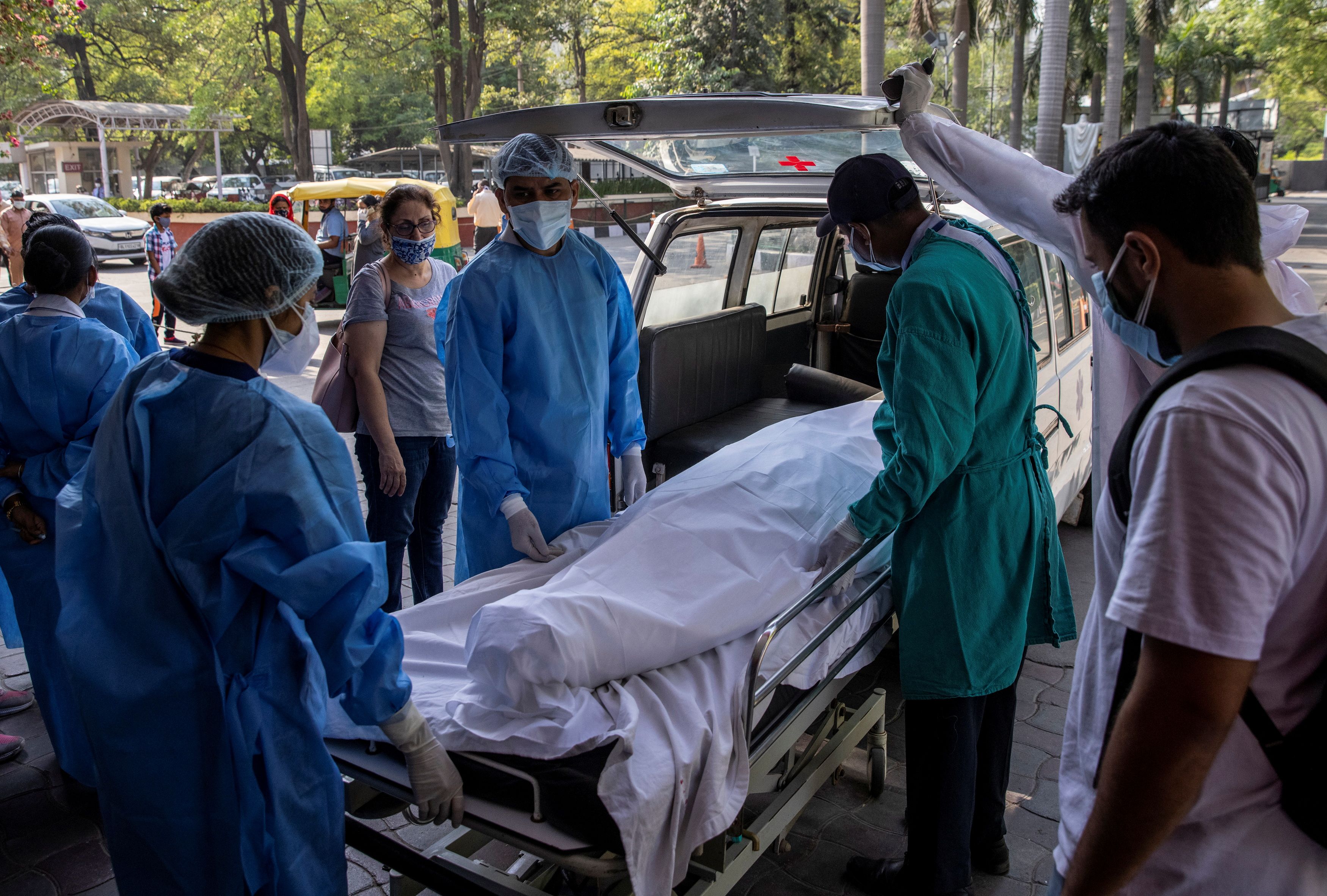 Relatives of Karuna Vadhera, 74, who died while suffering from complications related to the coronavirus disease (COVID-19), stand by her body as it is moved out of the emergency room to be taken to a crematorium, at Holy Family Hospital in New Delhi, India, May 2, 2021. REUTERS/Danish Siddiqui     