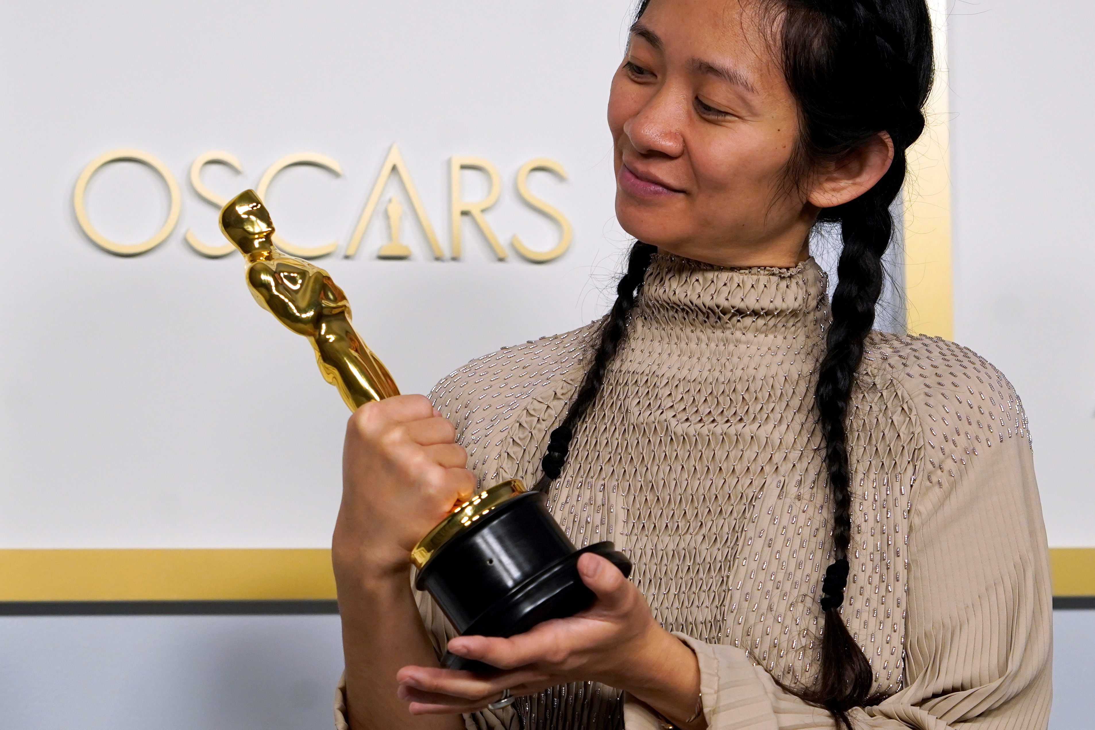 Oscars 2021: 'Nomadland' Wins Best Picture as Hollywood Looks to Turn a  Corner - WSJ